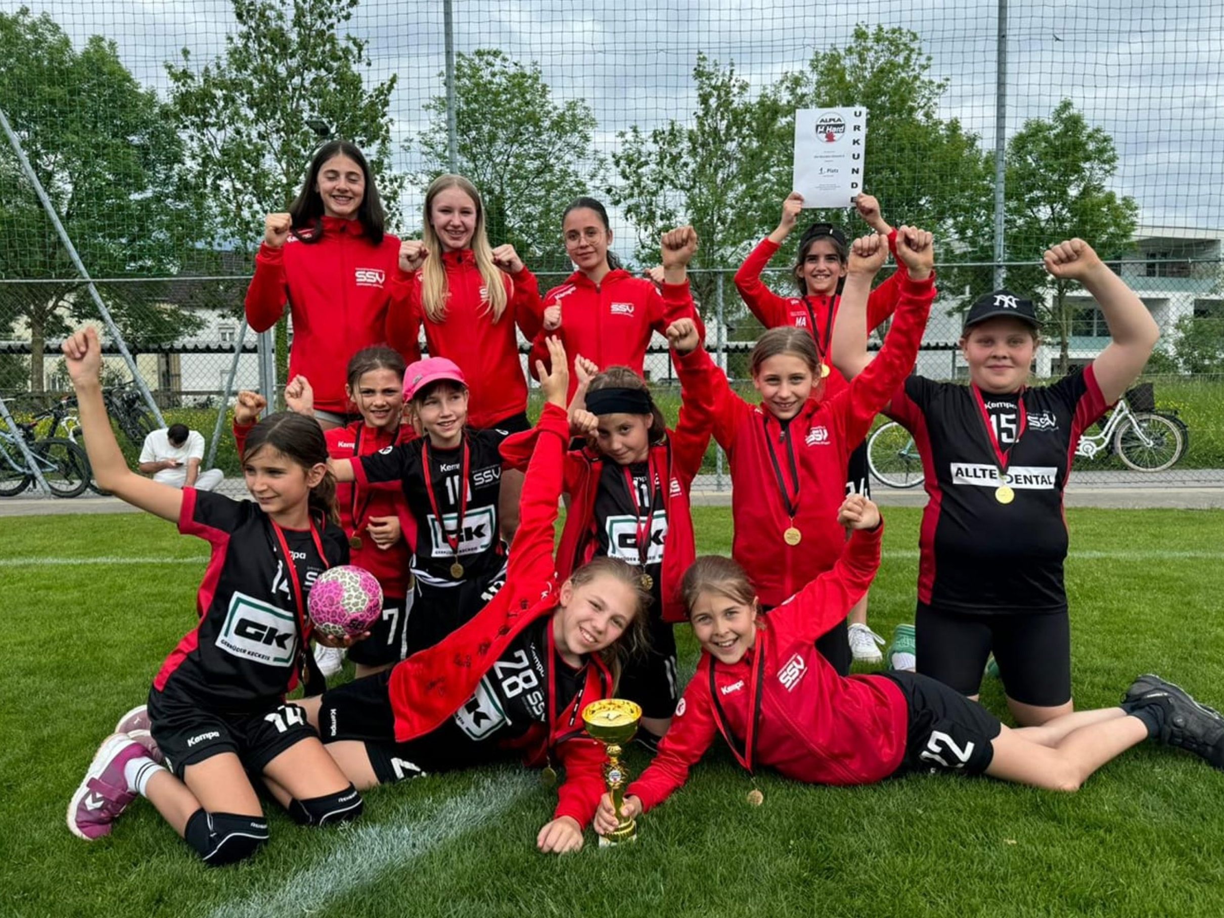 Die erfolgreichen U10-Handballerinnen des SSV Dornbirn-Schoren Die erfolgreichen U10-Handballerinnen des SSV Dornbirn-Schoren