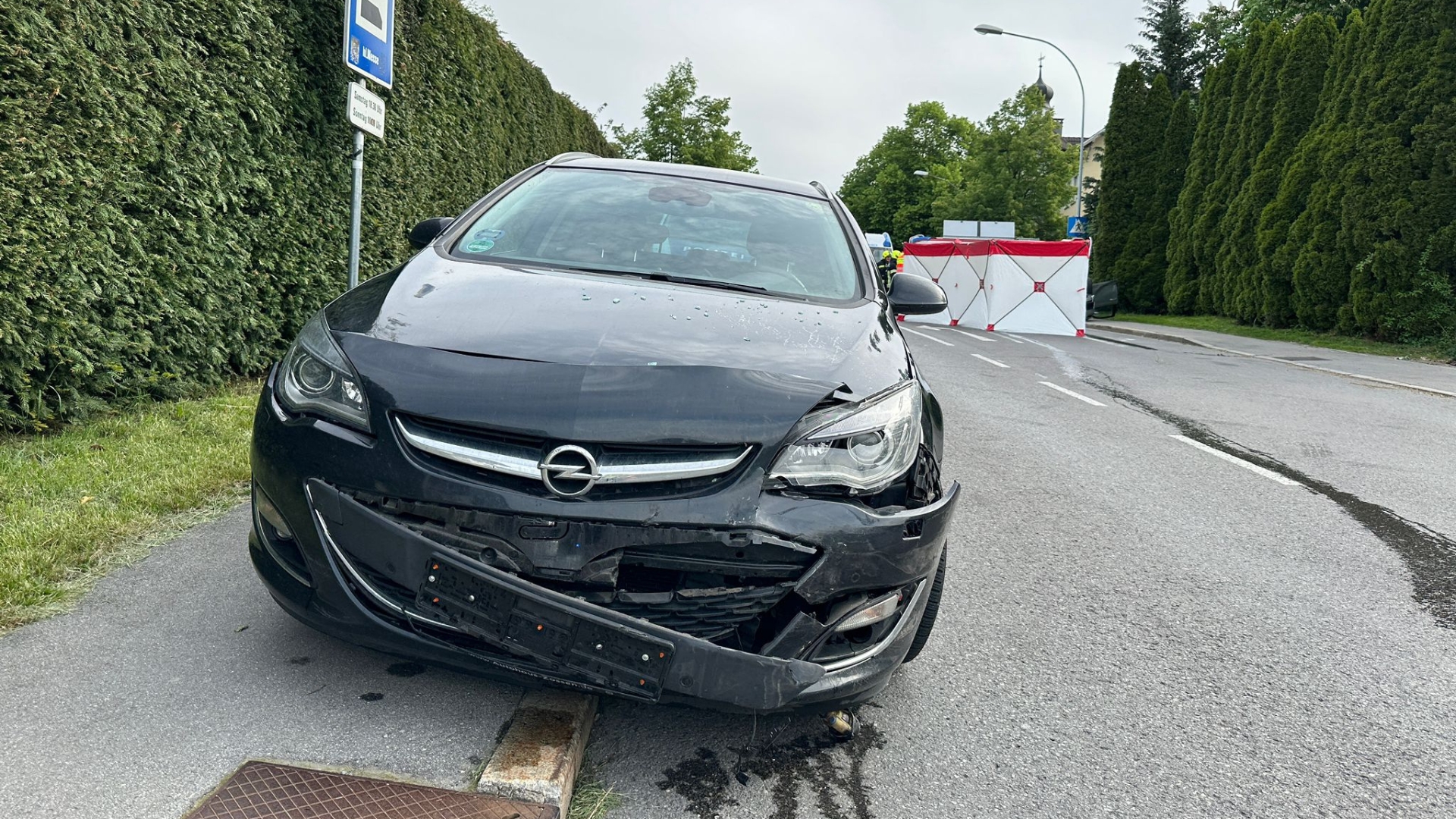 Der Fahrer des zweiten Pkw wurde vorsichtshalber auch ins LKH gebracht. 