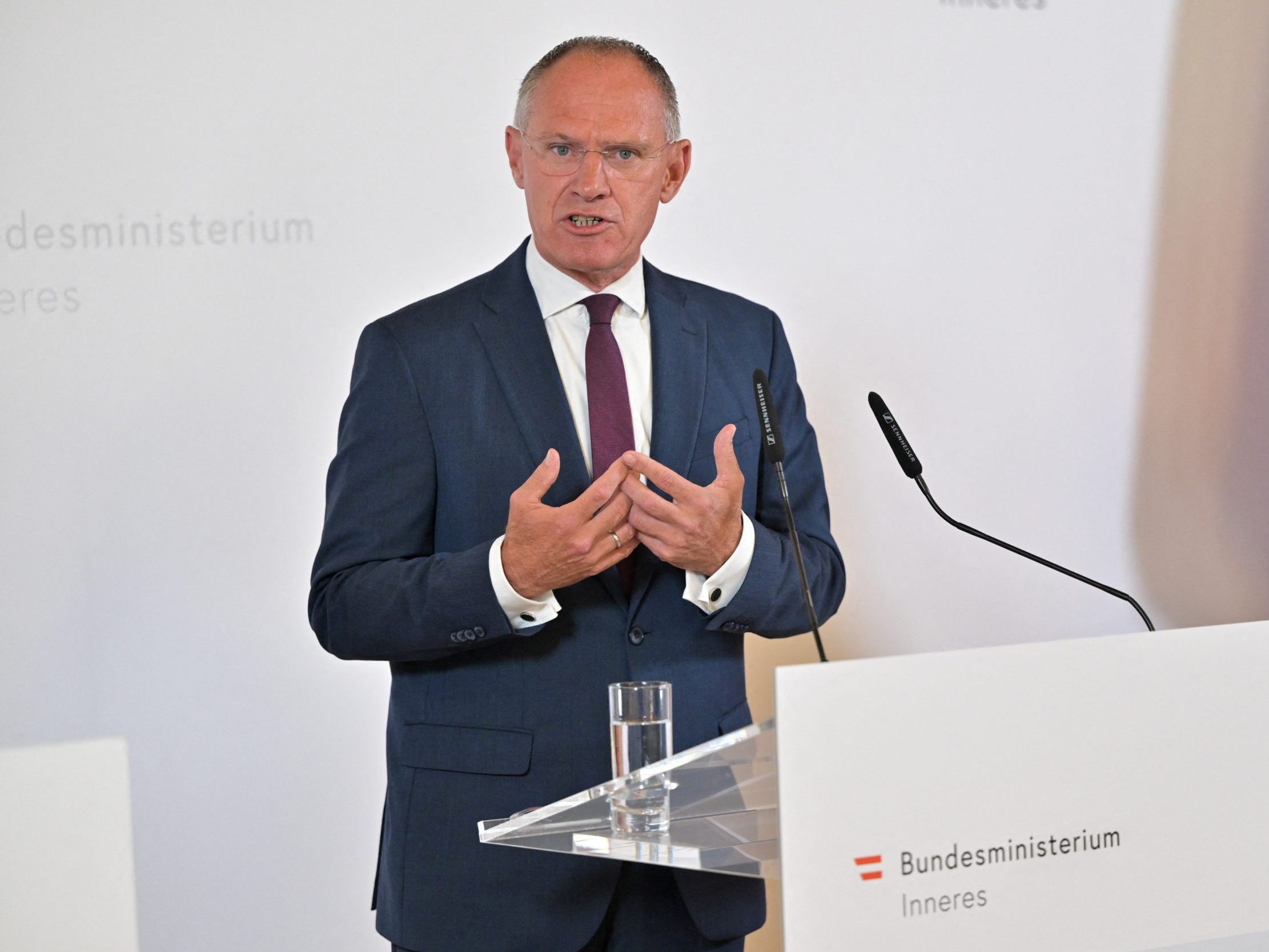 Karner lobt die "konsequenten Bekämpfung der Schleppermafia" Karner lobt die "konsequenten Bekämpfung der Schleppermafia"