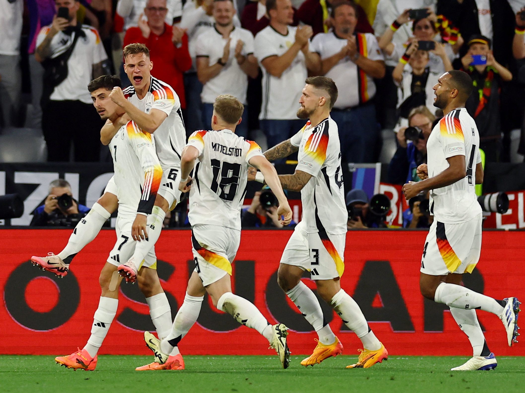 Traumstart für das DFB-Team beim EM-Auftakt gegen Schottland. Traumstart für das DFB-Team beim EM-Auftakt gegen Schottland.