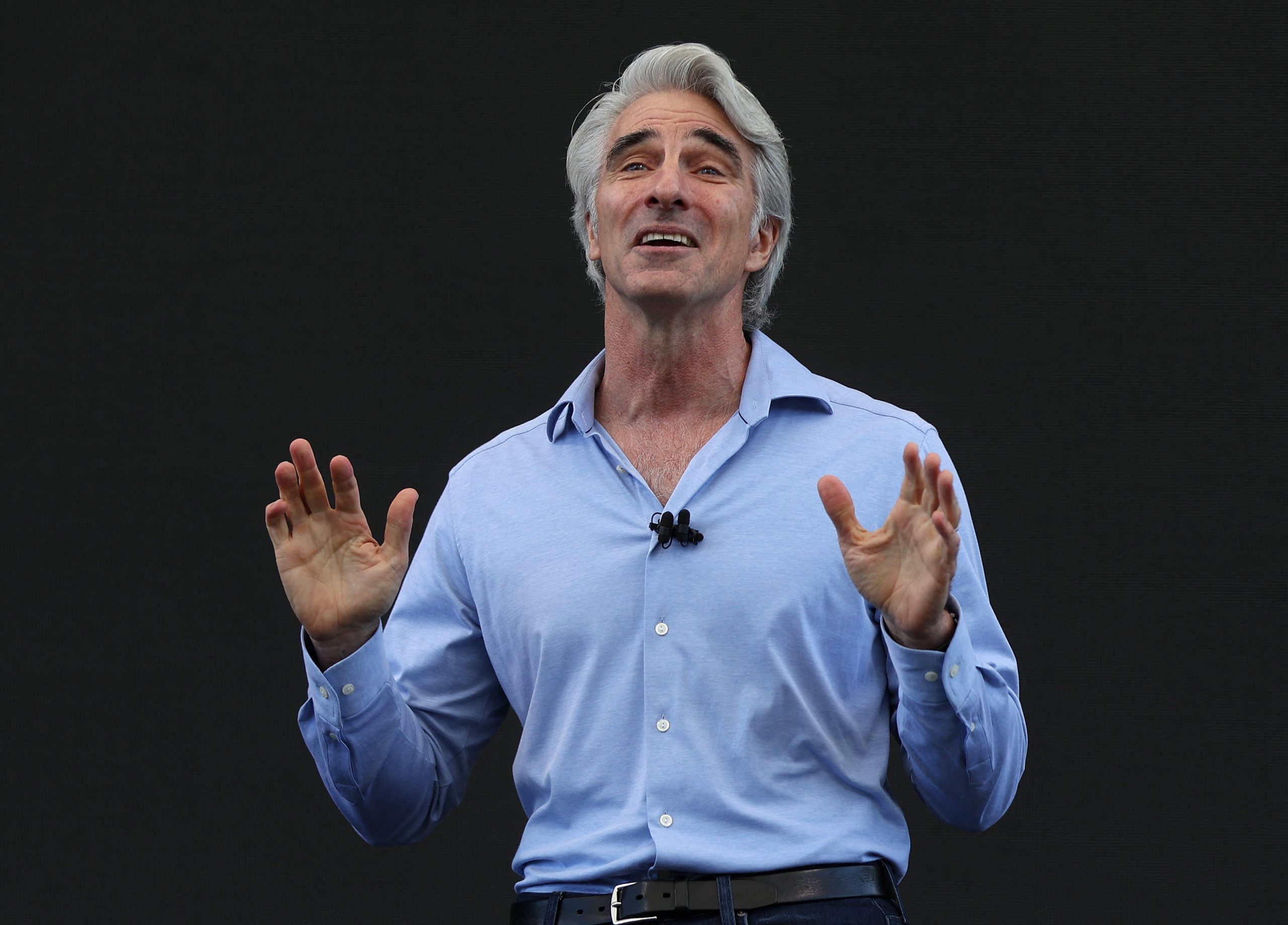 Apples Senior Vice President für Software-Engineering, Craig Federighi, hält eine Ansprache zu Beginn der Apple Worldwide Developers Conference (WWDC) Apples Senior Vice President für Software-Engineering, Craig Federighi, hält eine Ansprache zu Beginn der Apple Worldwide Developers Conference (WWDC)