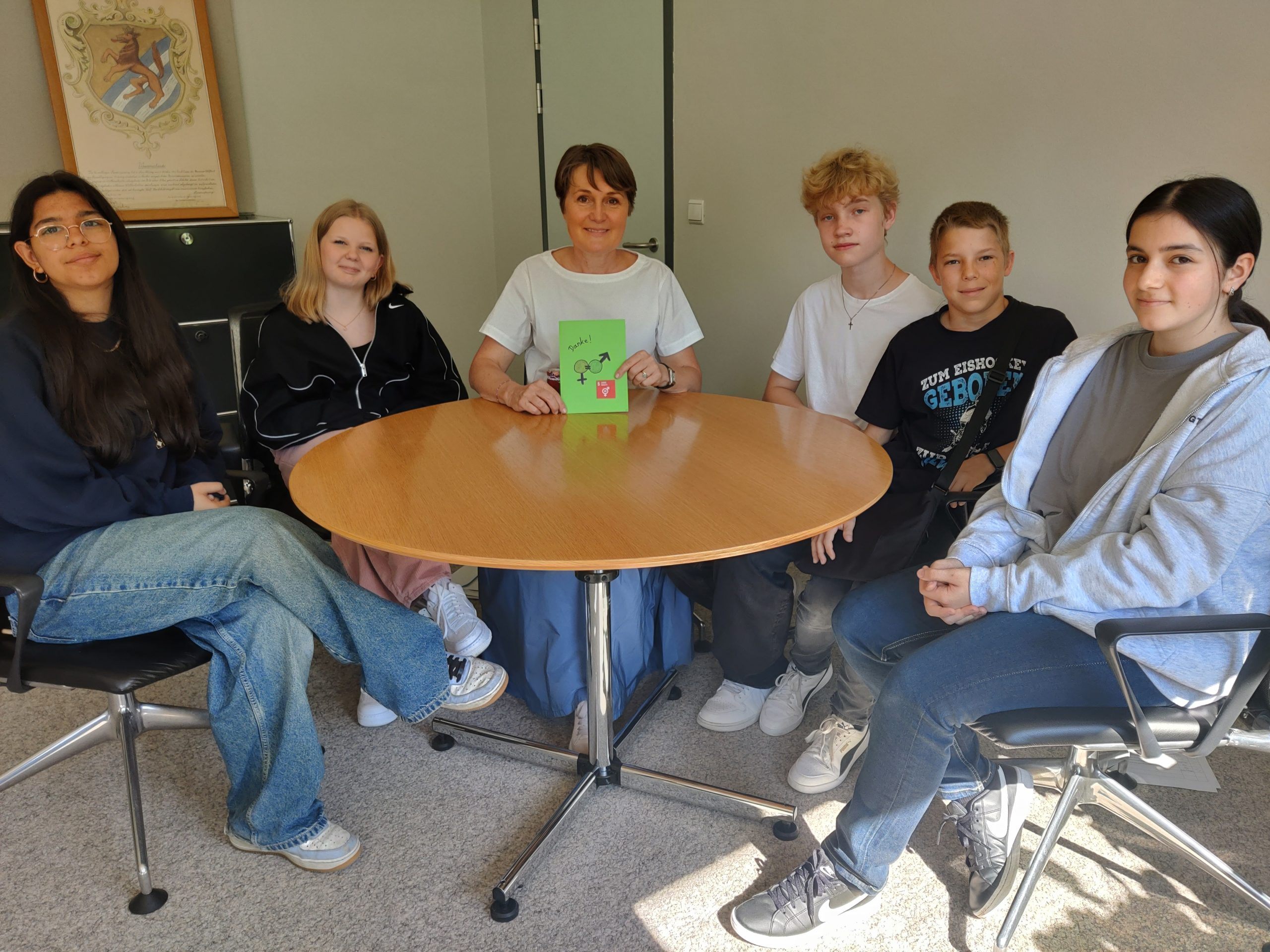 Schüler und Schülerinnen der 3e Klasse führten ein Interview mit Bgm. Angelika Moosbrugger.