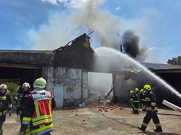Das Betriebsgebäude wurde durch die Flammen zerstört.