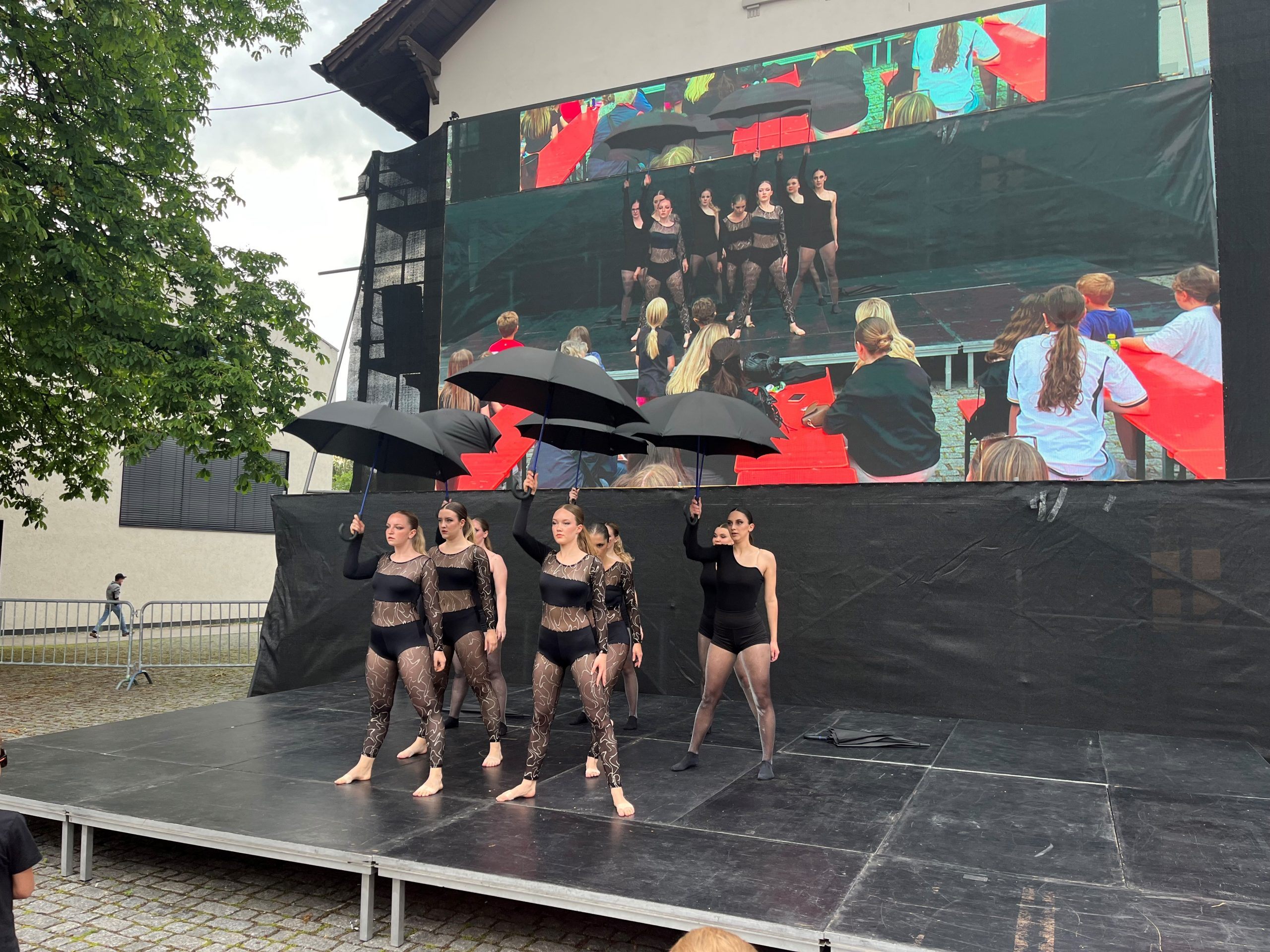 Elements of Dance war beim Auftritt am Rankweiler Marktplatz ein richtiger Hit. Elements of Dance war beim Auftritt am Rankweiler Marktplatz ein richtiger Hit.