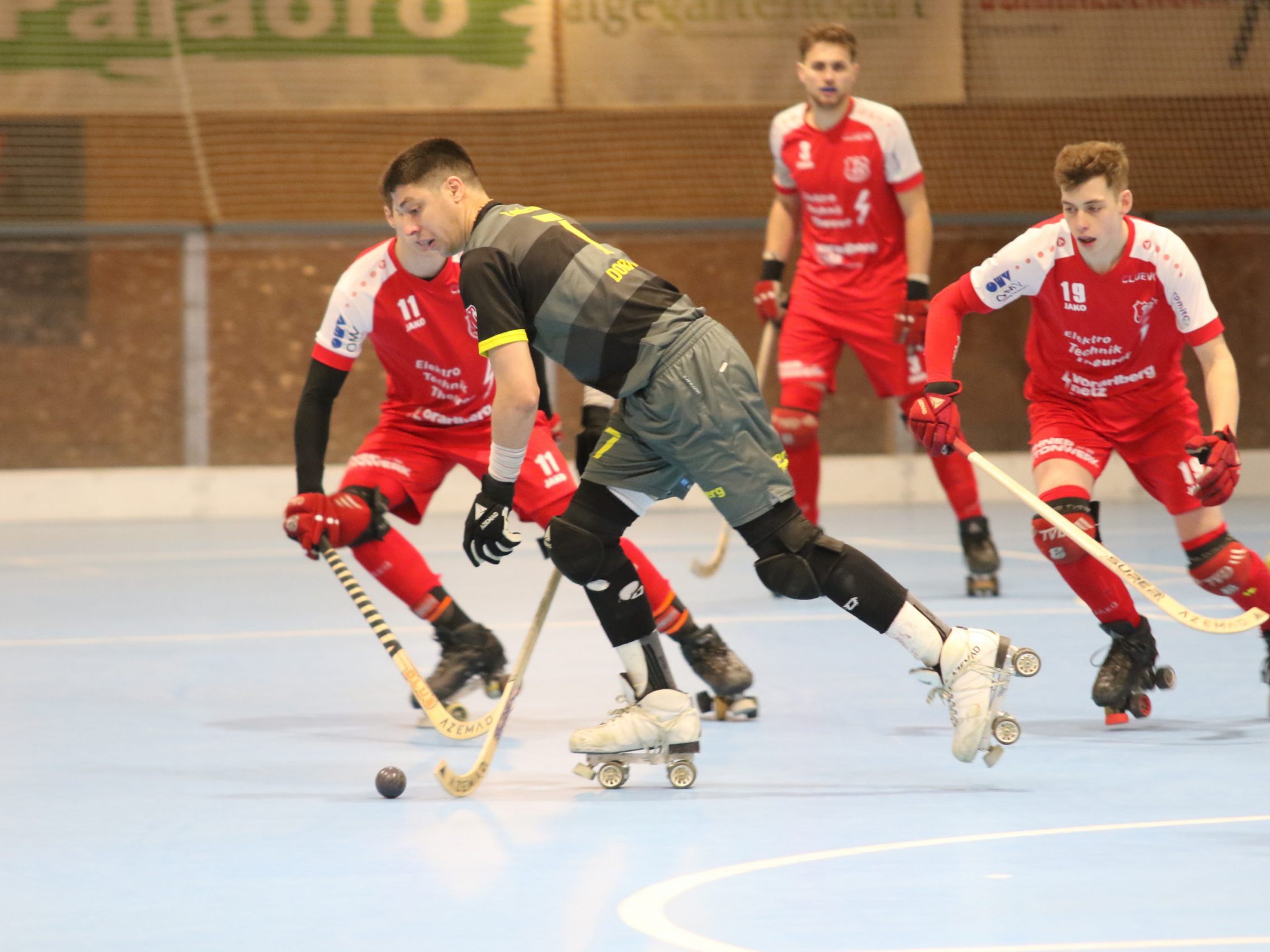 Das Publikum darf sich auf ein spannendes Rollhockey-Finale in der HocekyArena in Wolfurt freuen. Das Publikum darf sich auf ein spannendes Rollhockey-Finale in der HocekyArena in Wolfurt freuen.