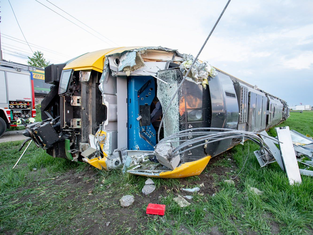 Der Unfall im Mai 2022 forderte einen Toten und mehrere Verletzte. Der Unfall im Mai 2022 forderte einen Toten und mehrere Verletzte.