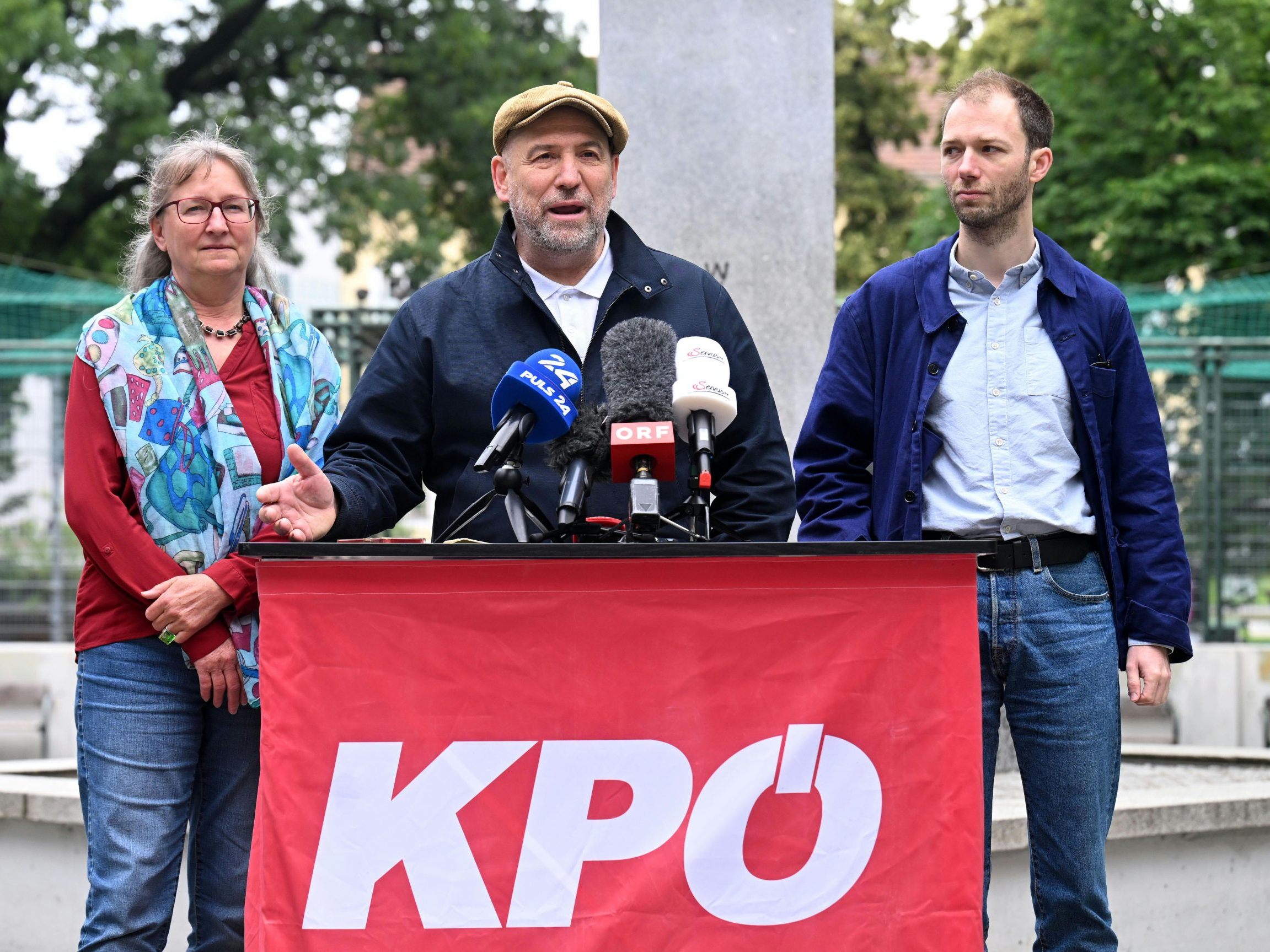 Partei verpflichtet sich, Teil des Gehalts abzugeben.