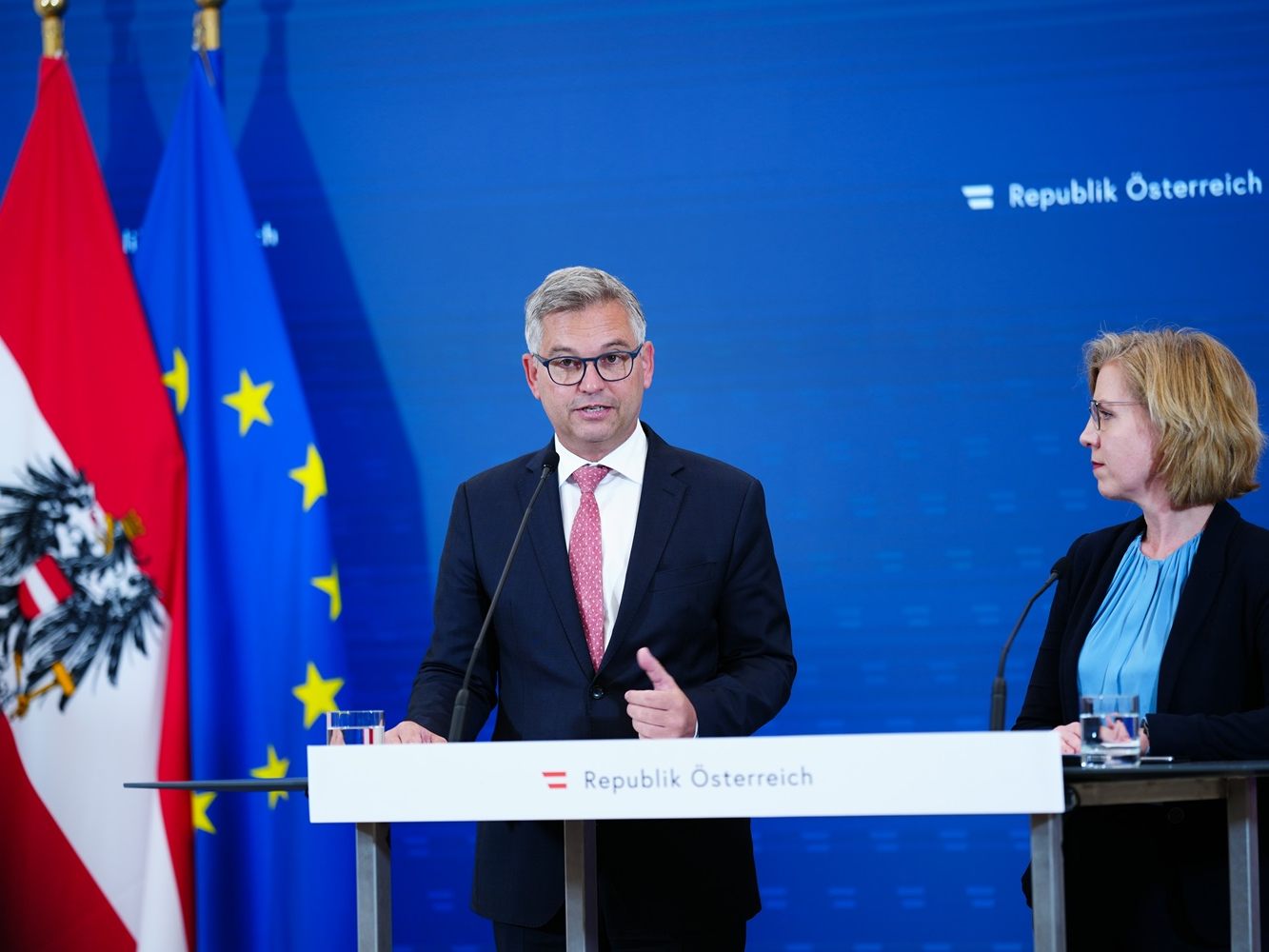 Gewessler - hier neben Brunner - dankte Einsatzkräften. Gewessler - hier neben Brunner - dankte Einsatzkräften.