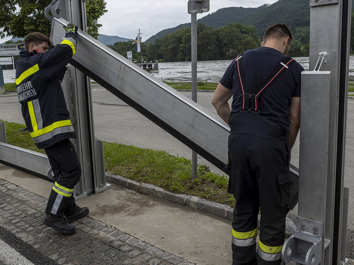 Der mobile Hochwasserschutz kann teilweise wieder abgebaut werden. Der mobile Hochwasserschutz kann teilweise wieder abgebaut werden.