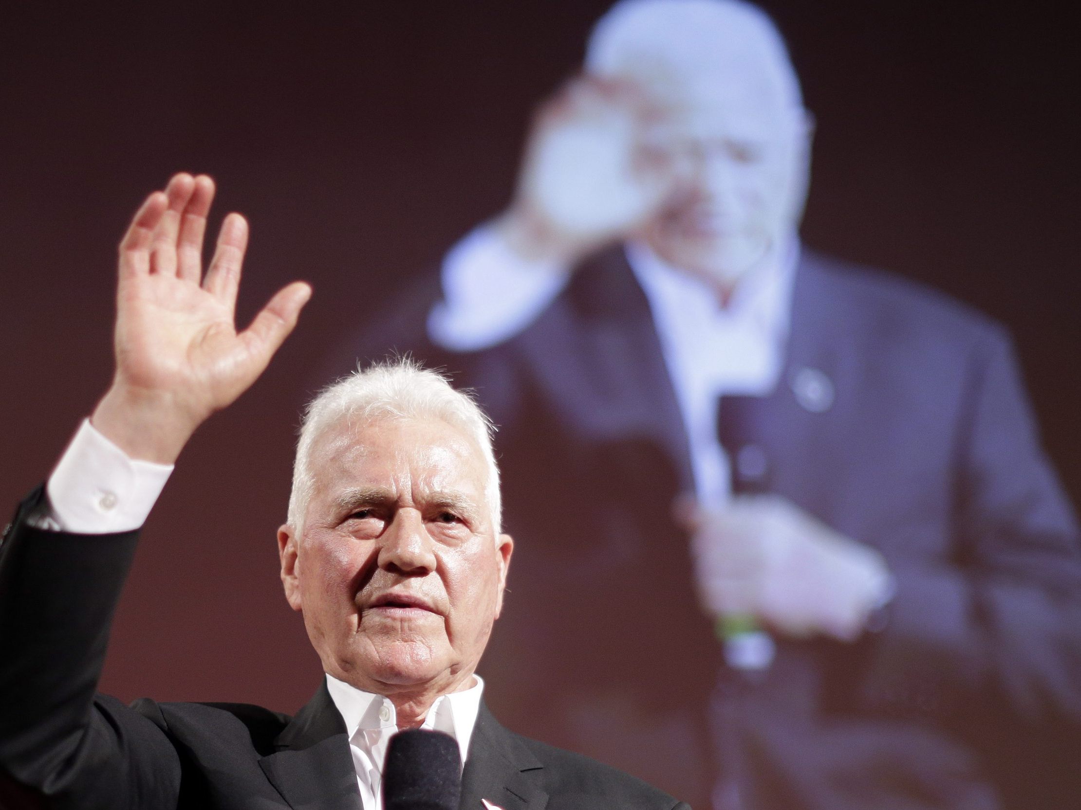 Stronach soll festgenommen worden sein. Stronach soll festgenommen worden sein.