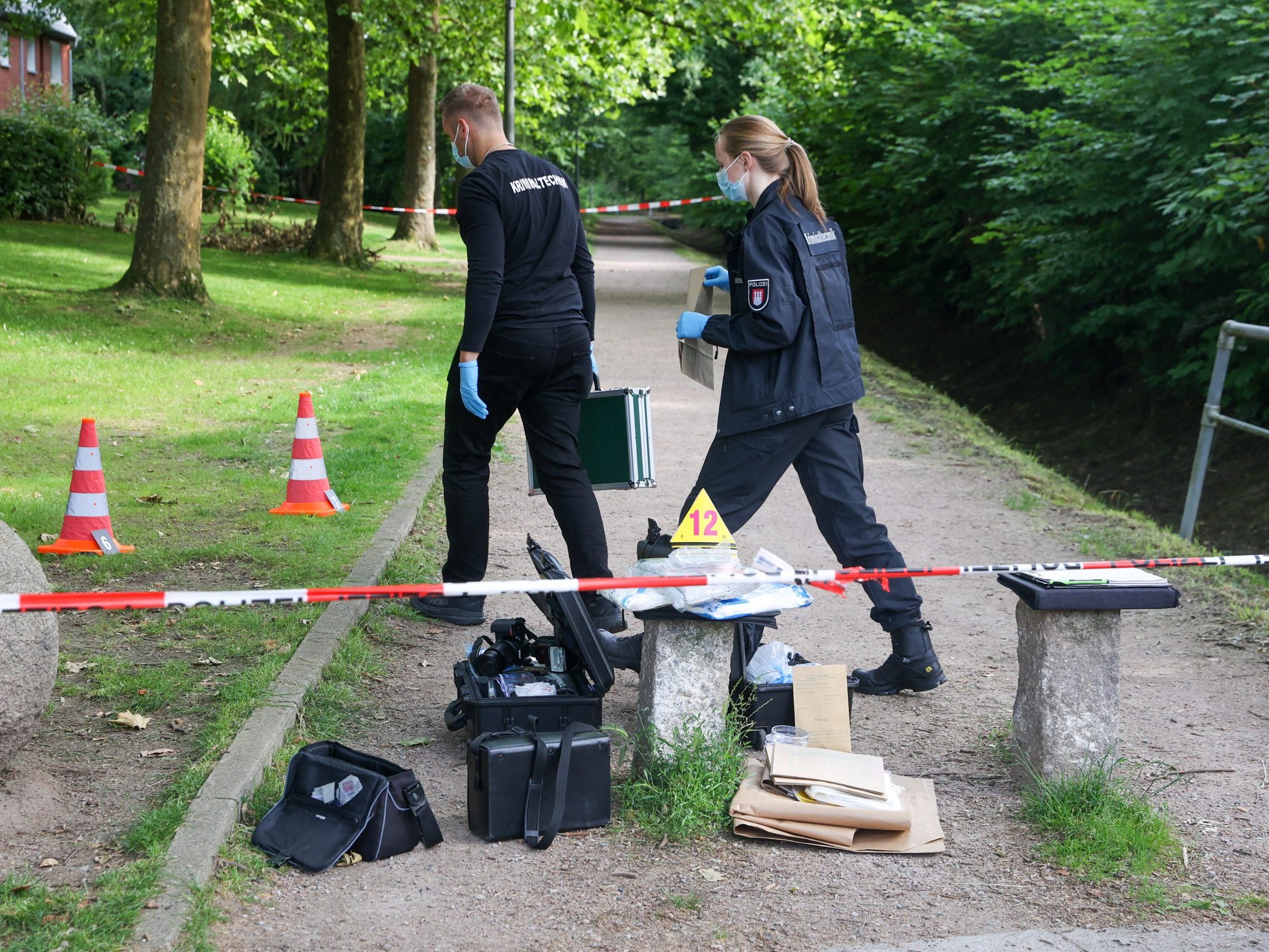 Ein Mann attackierte mehrere Menschen auf einer privaten EM-Party.