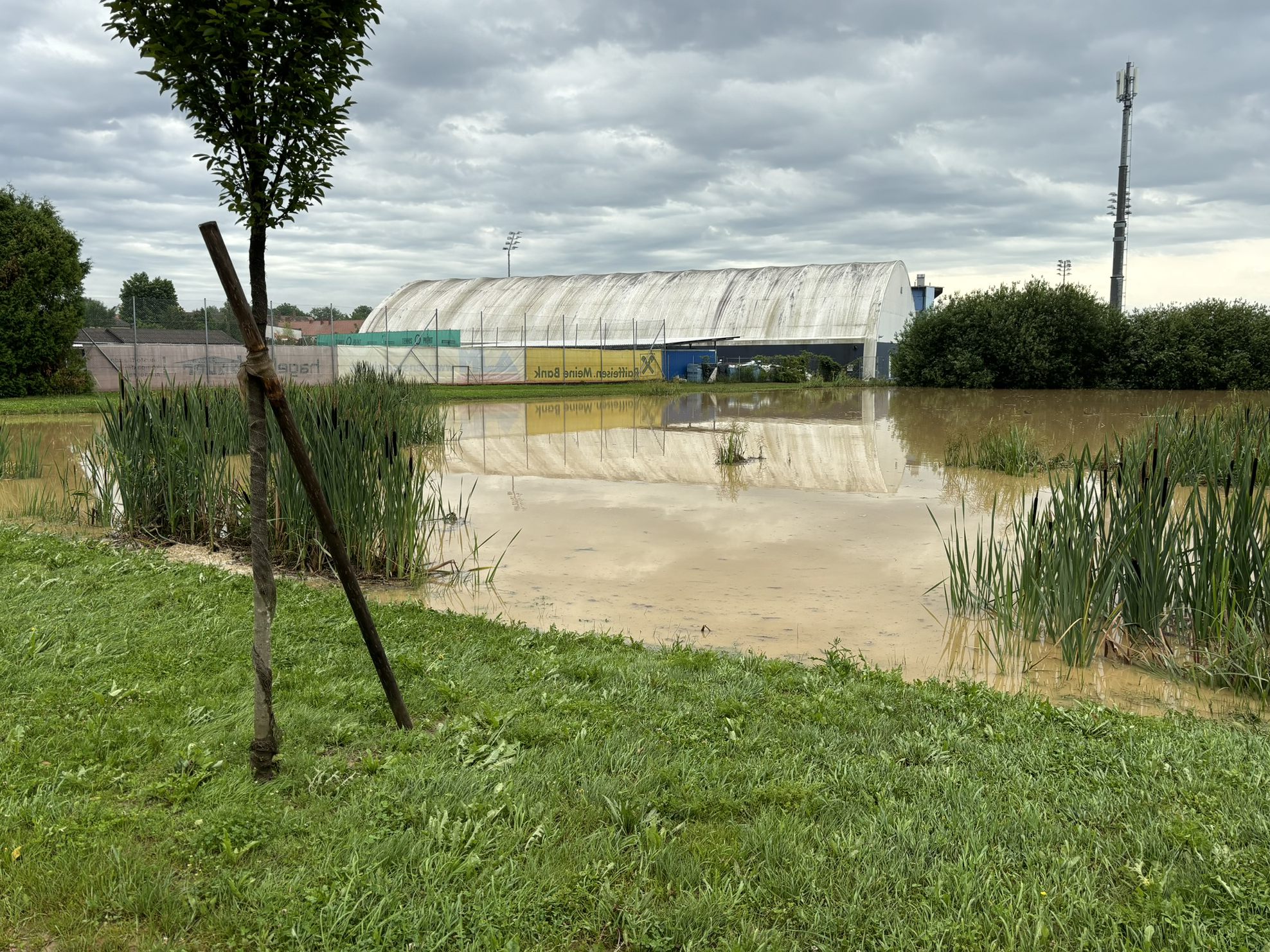 Teilweise ist die Lage in Österreich nach den Unwettern immer noch dramatisch.