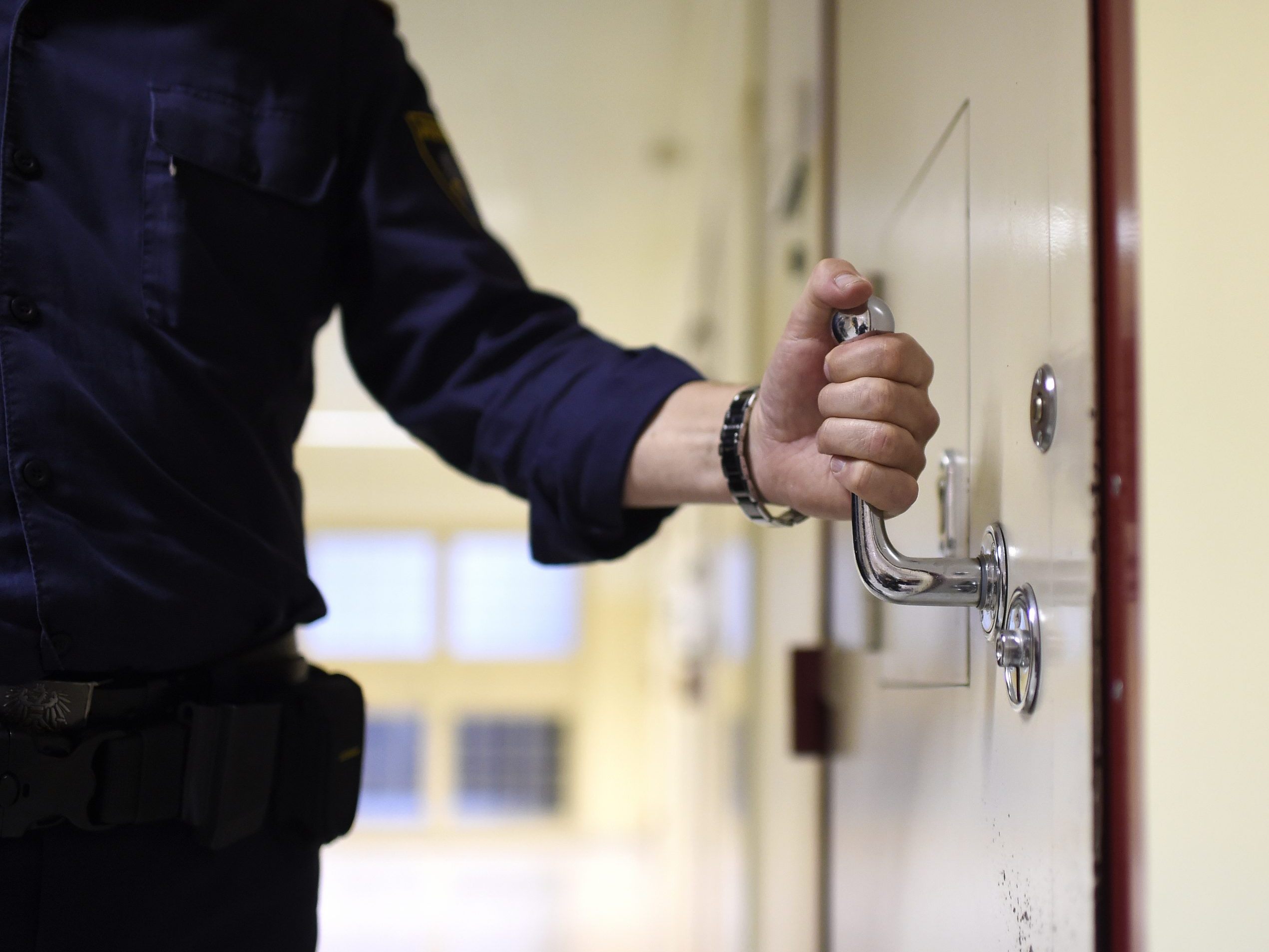 Nach der Gürtelattacke auf einen Jugendlichen in Horn sitzt der 35-Jährige in U-Haft.