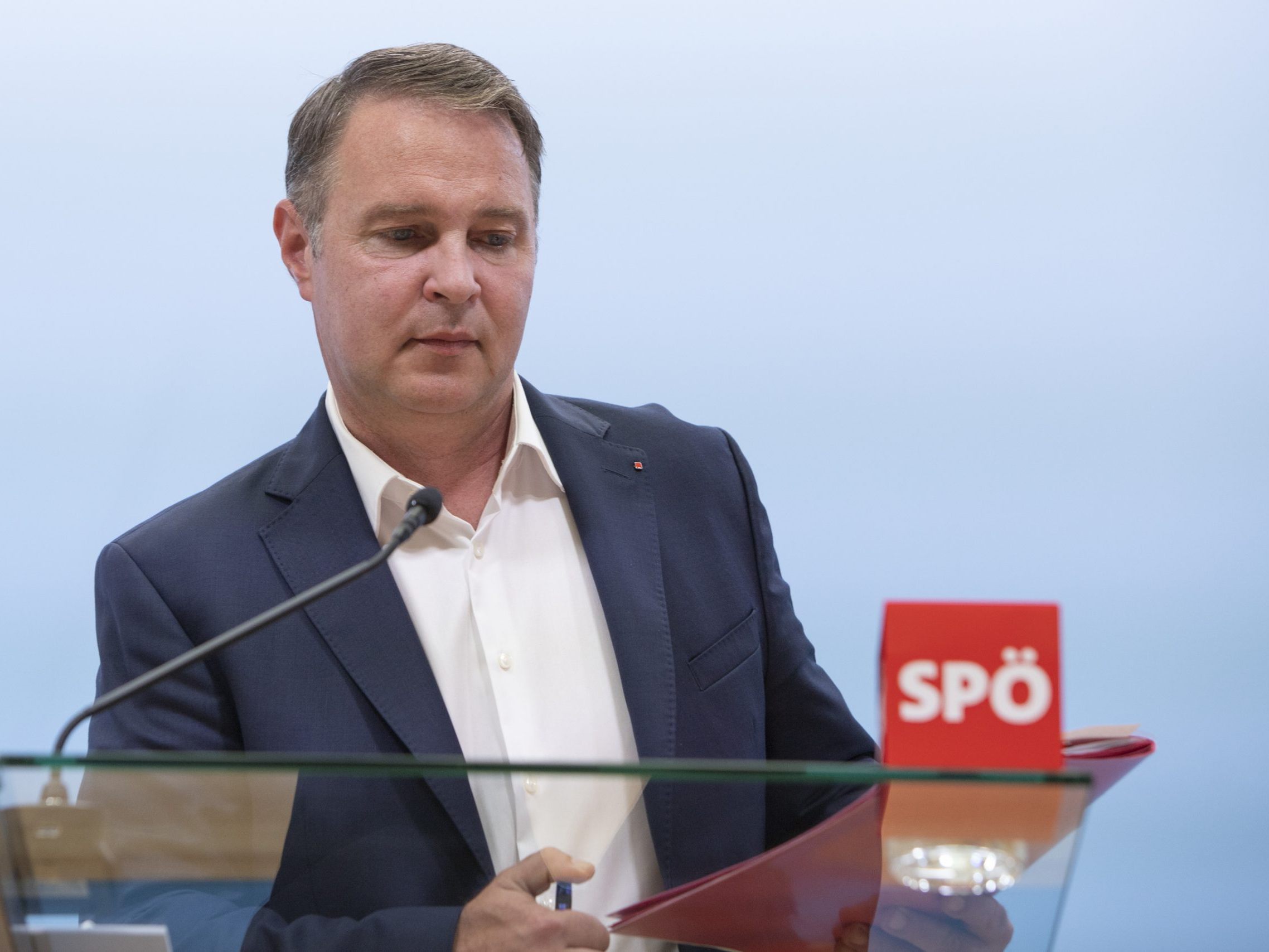 "Die Klimapolitik hat in der SPÖ unter dem Parteivorsitzenden Andreas Babler an Bedeutung gewonnen", hieß es. "Die Klimapolitik hat in der SPÖ unter dem Parteivorsitzenden Andreas Babler an Bedeutung gewonnen", hieß es.