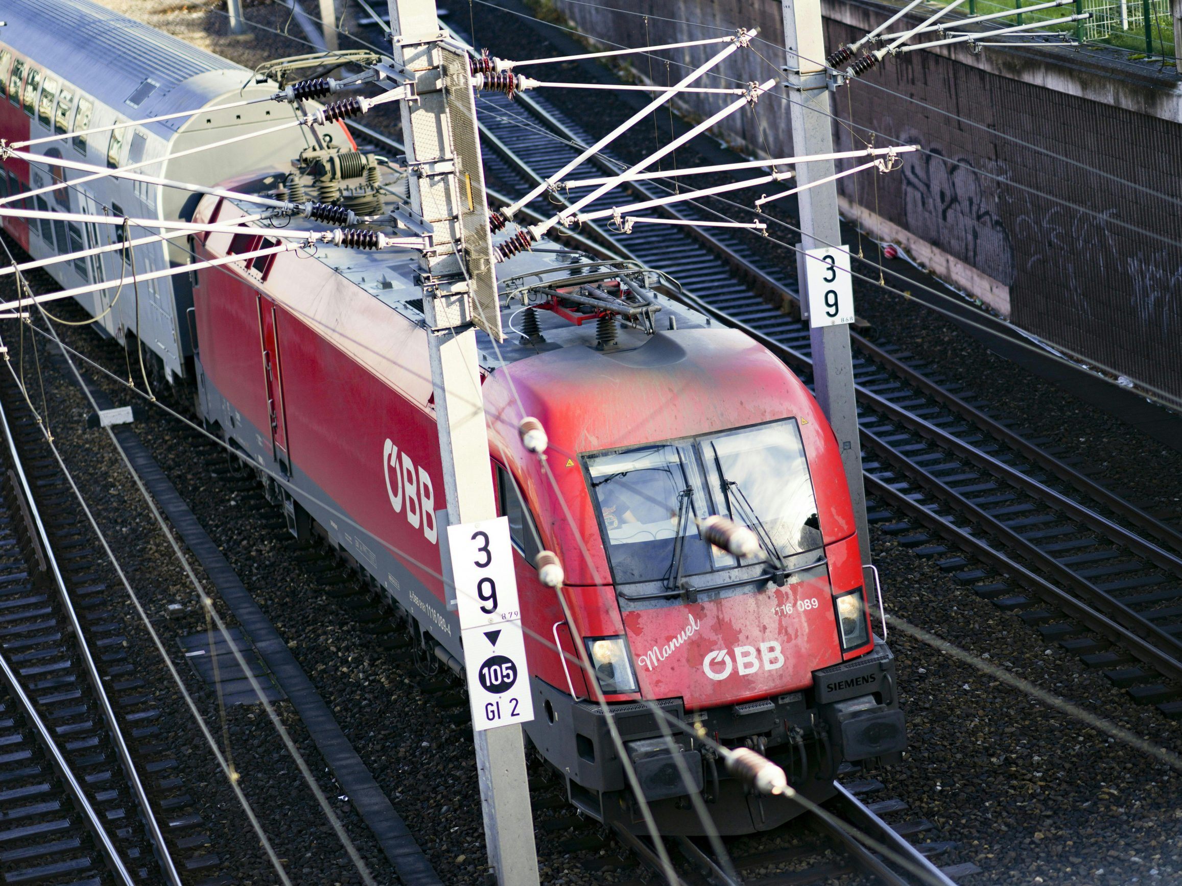 Ein ÖBB-Zug wurde in Wien-Floridsdorf besprüht. Ein ÖBB-Zug wurde in Wien-Floridsdorf besprüht.