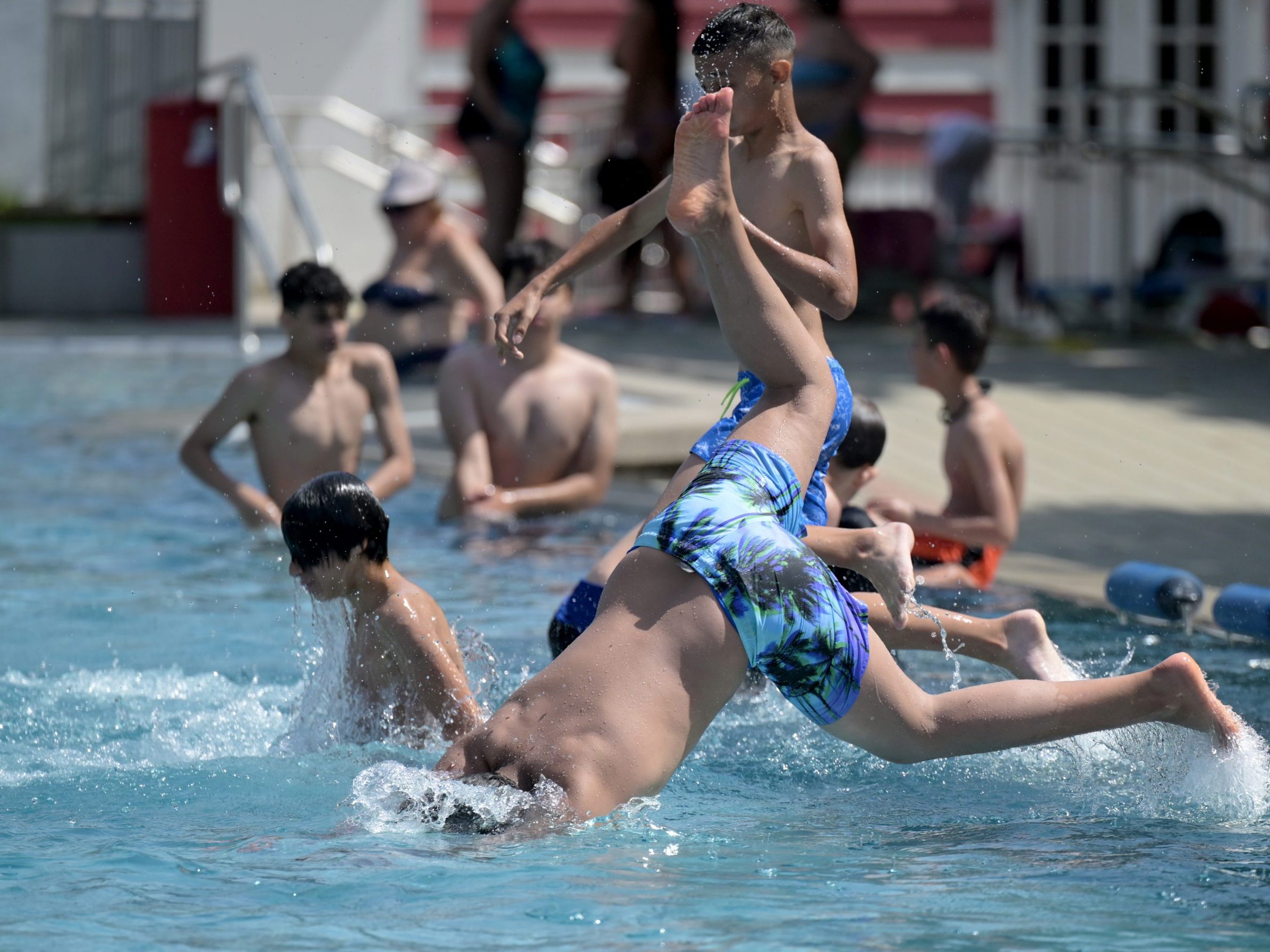 Im Traiskirchner Freibad wurden mehrere Kinder sexuell belästigt. Im Traiskirchner Freibad wurden mehrere Kinder sexuell belästigt.