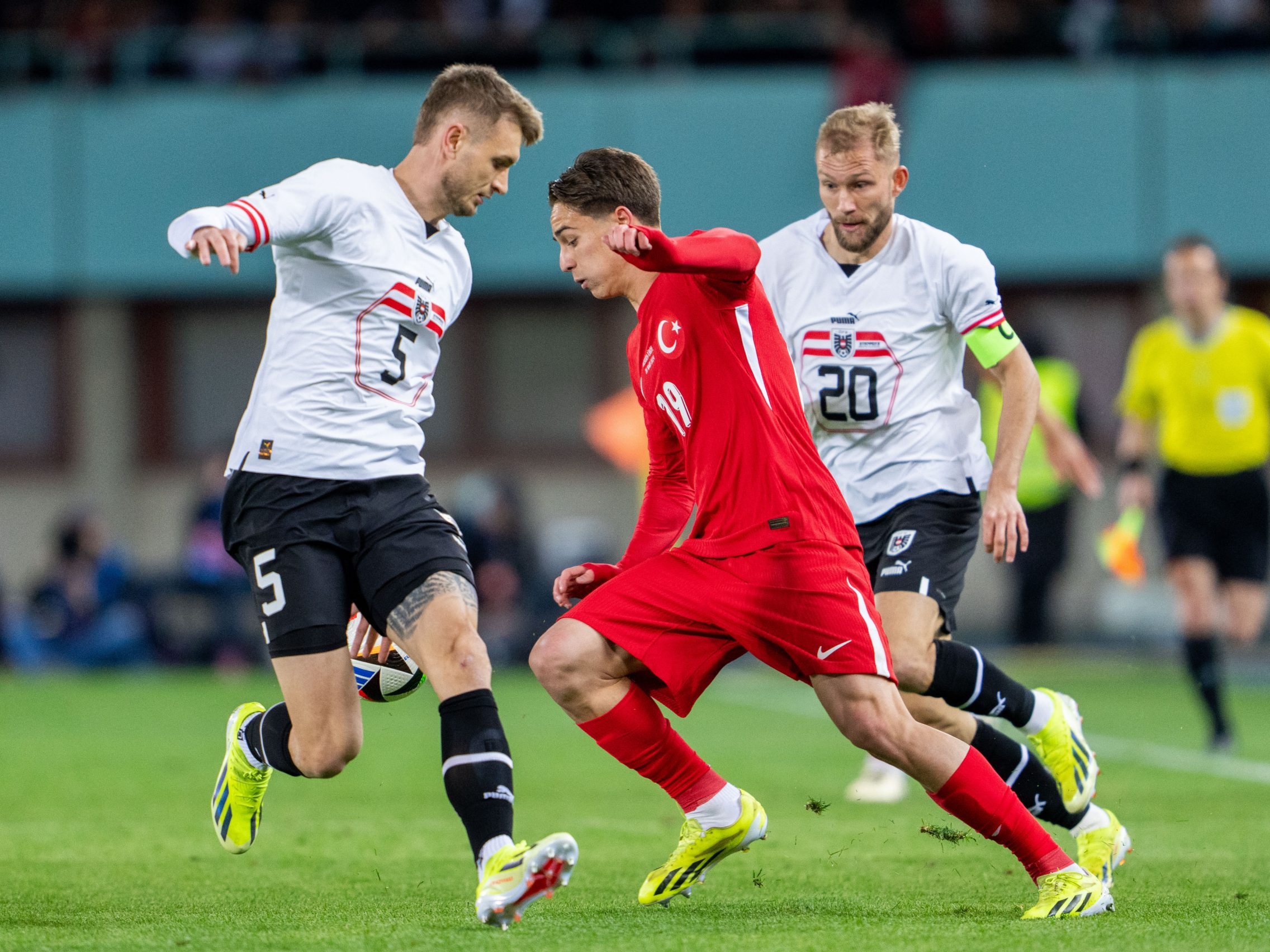 Österreich schenkte der Türkei heuer bereits sechs Tore ein. Im Achtelfinale der Fußball-EM kommt es nun zur Neuauflage des Duells. Österreich schenkte der Türkei heuer bereits sechs Tore ein. Im Achtelfinale der Fußball-EM kommt es nun zur Neuauflage des Duells.