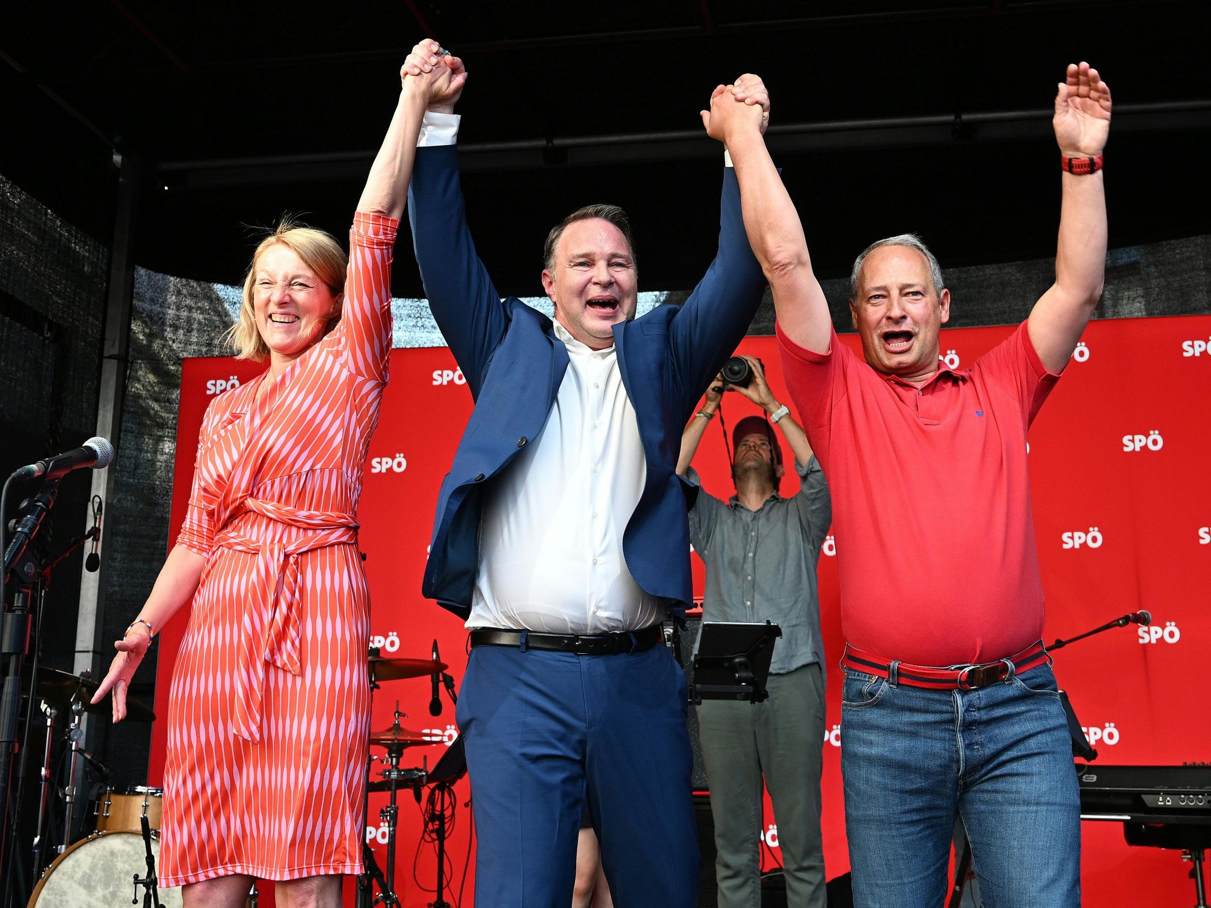 SPÖ-Chef Babler stärkte Spitzenkandidat Schieder noch einmal den Rücken.