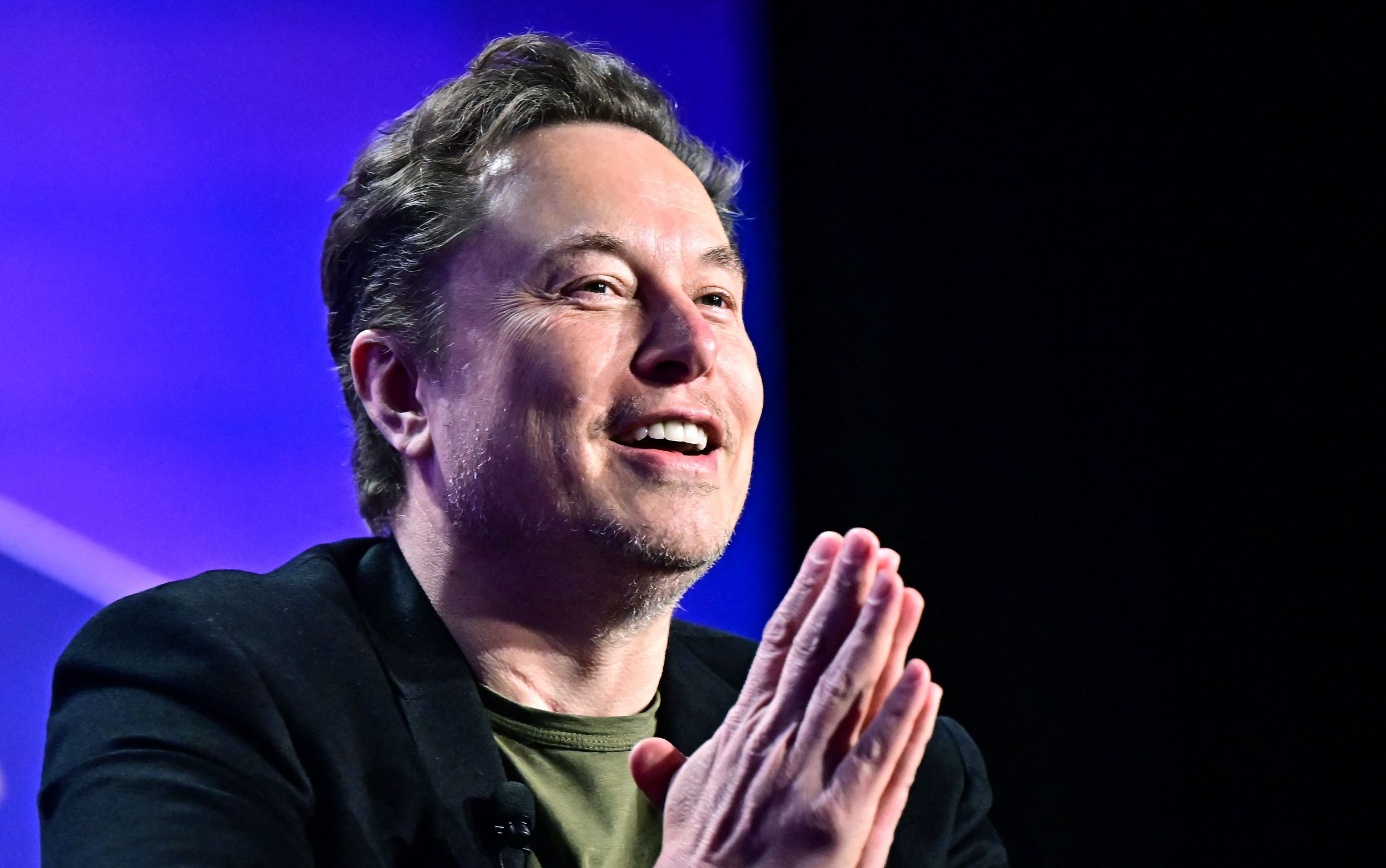 Der Tesla- und SpaceX-Tycoon Elon Musk wetterte am 10. Juni 2024 gegen eine Partnerschaft zwischen OpenAI und Apple und sagte, die Bedrohung der Datensicherheit werde ihn dazu veranlassen, iPhones in seinen Unternehmen zu verbieten. Der Tesla- und SpaceX-Tycoon Elon Musk wetterte am 10. Juni 2024 gegen eine Partnerschaft zwischen OpenAI und Apple und sagte, die Bedrohung der Datensicherheit werde ihn dazu veranlassen, iPhones in seinen Unternehmen zu verbieten.