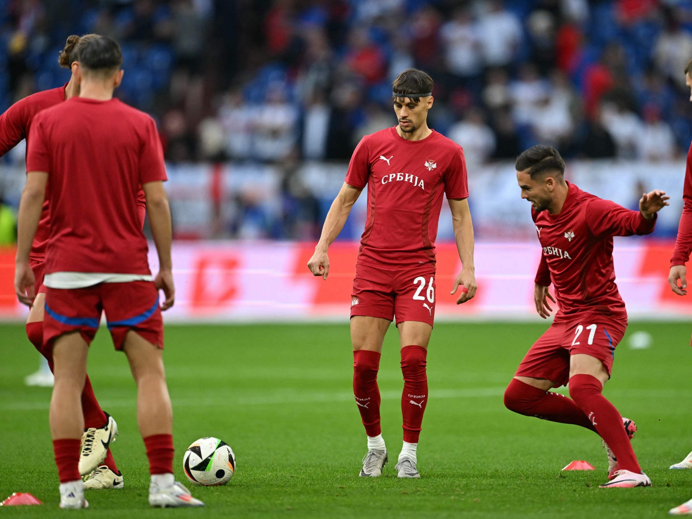 Serbiens Fußball-Verband hat gedroht, das Nationalteam aus der EM zurückzuziehen. Serbiens Fußball-Verband hat gedroht, das Nationalteam aus der EM zurückzuziehen.