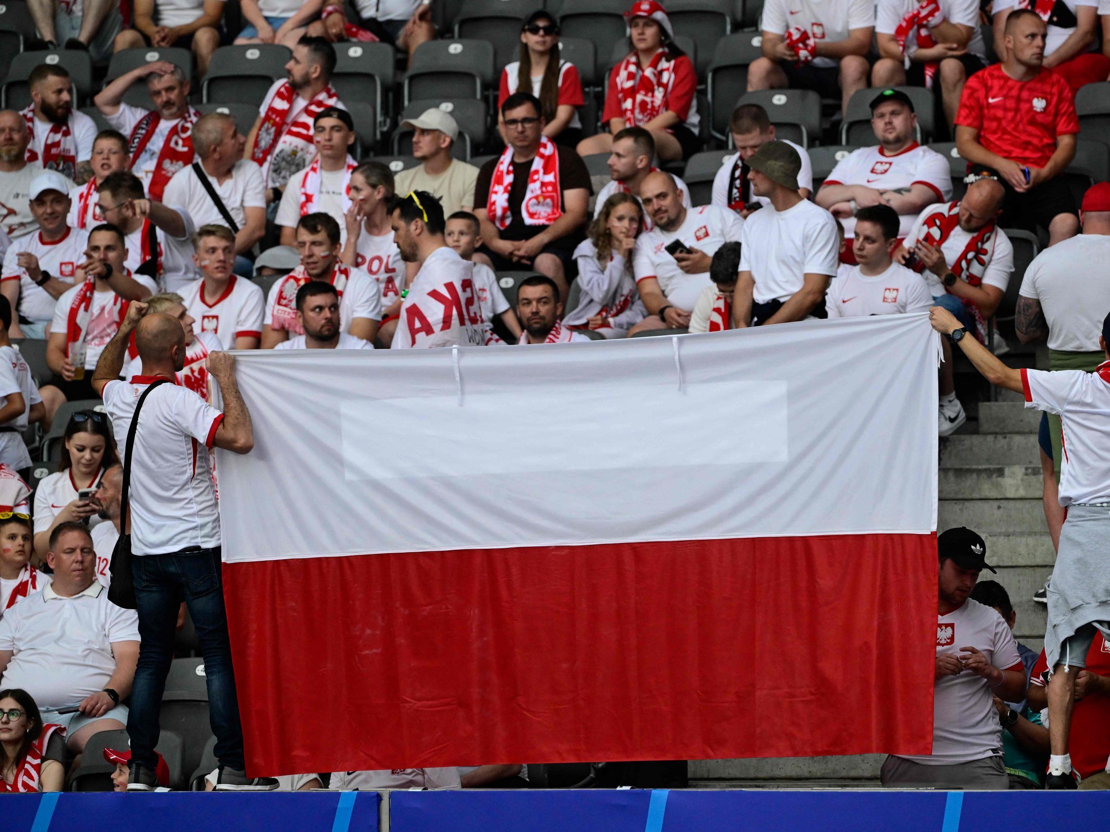 Rettungseinsatz nach EM-Match Polen-Österreich.
