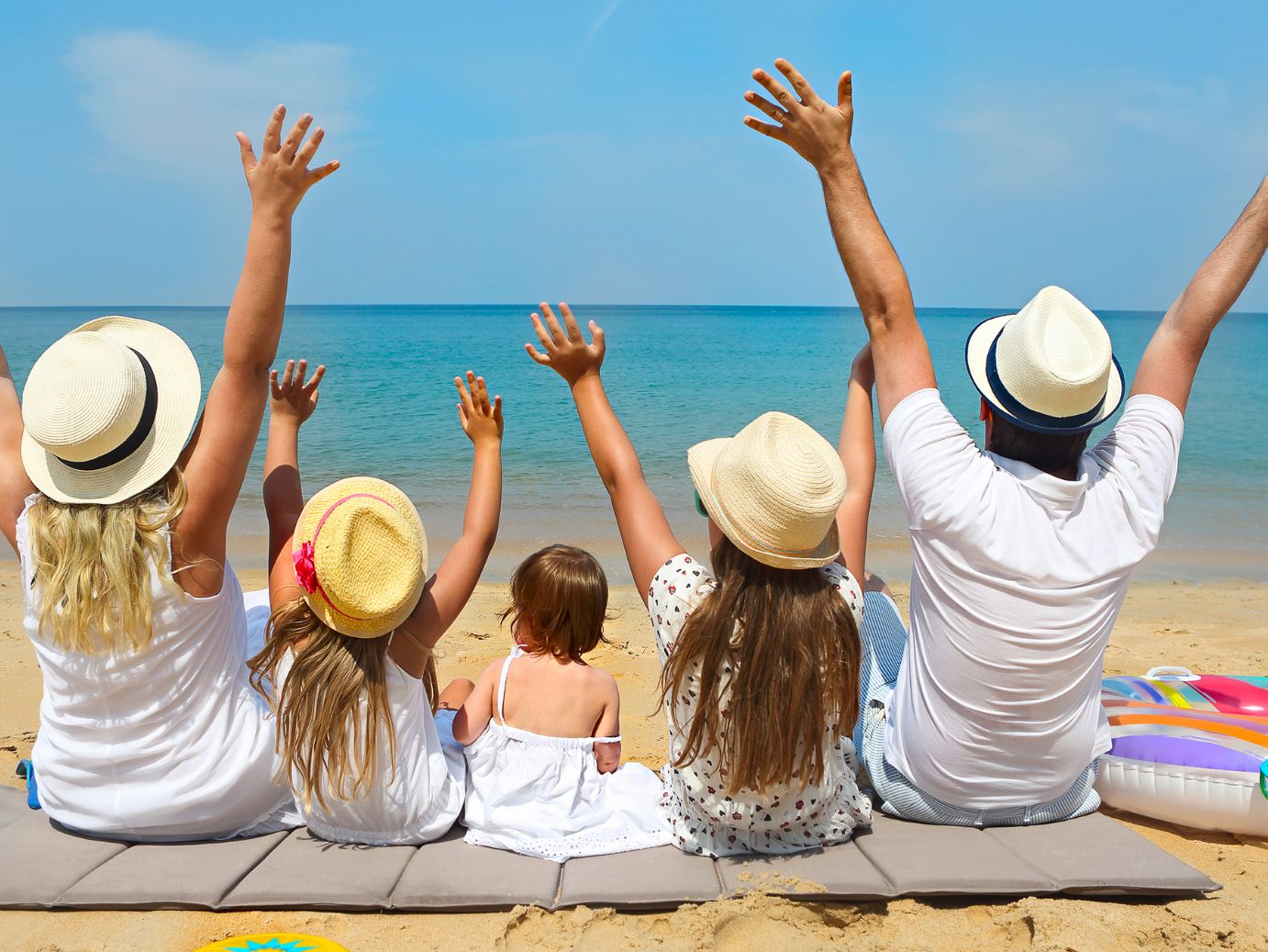 Bei Menschen im einkommensärmsten Fünftel der Bevölkerung könne sich rund die Hälfte keinen Urlaub leisten.