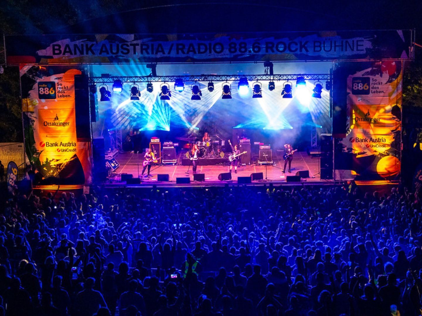 Das ist das Programm auf der Bank Austria / Radio 88.6 Rock Bühne beim Wiener Donauinselfest 2024. Das ist das Programm auf der Bank Austria / Radio 88.6 Rock Bühne beim Wiener Donauinselfest 2024.