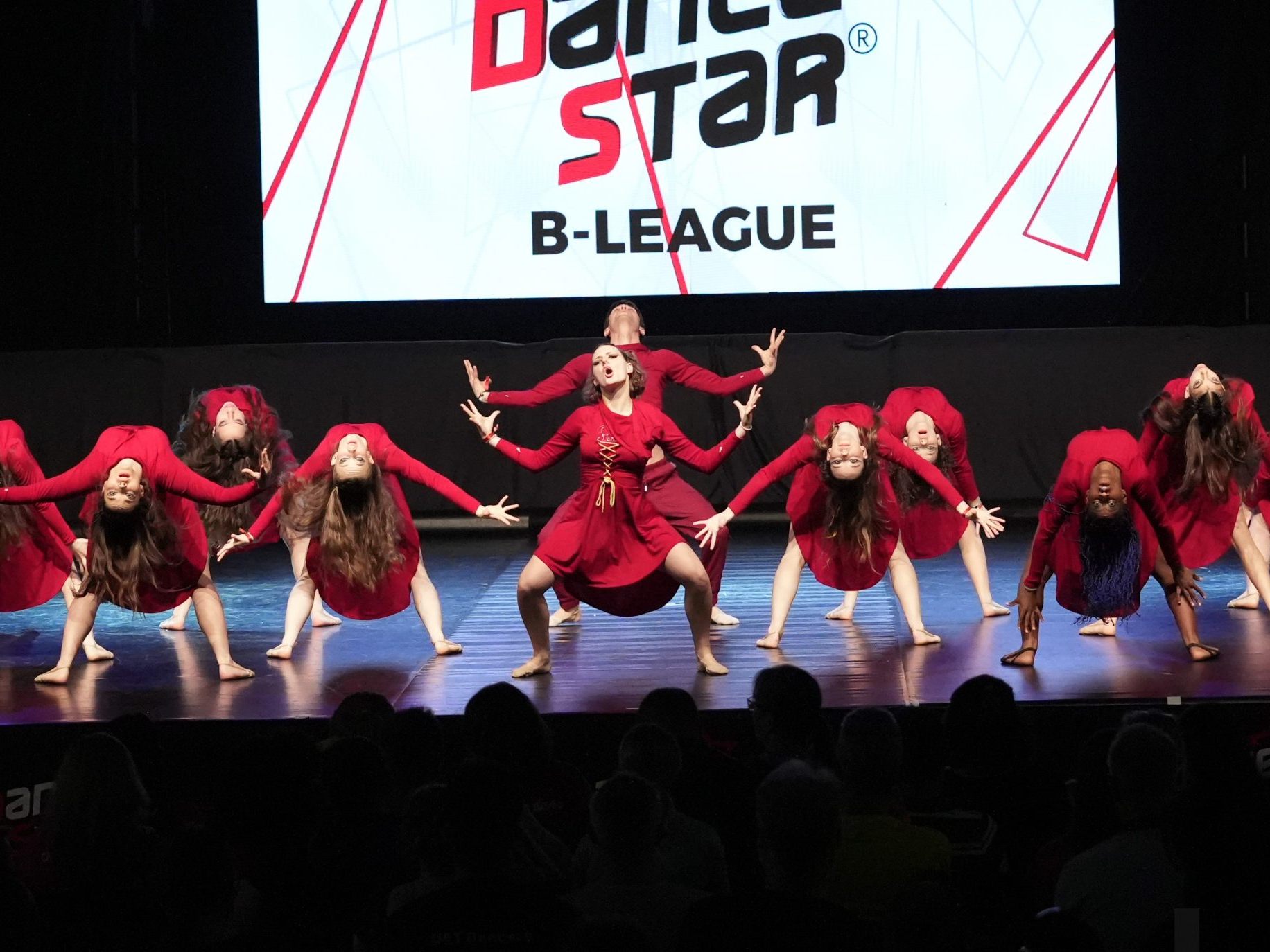 Dance Elite präsentiert vor vollem Haus seine Tanzgala. Dance Elite präsentiert vor vollem Haus seine Tanzgala.