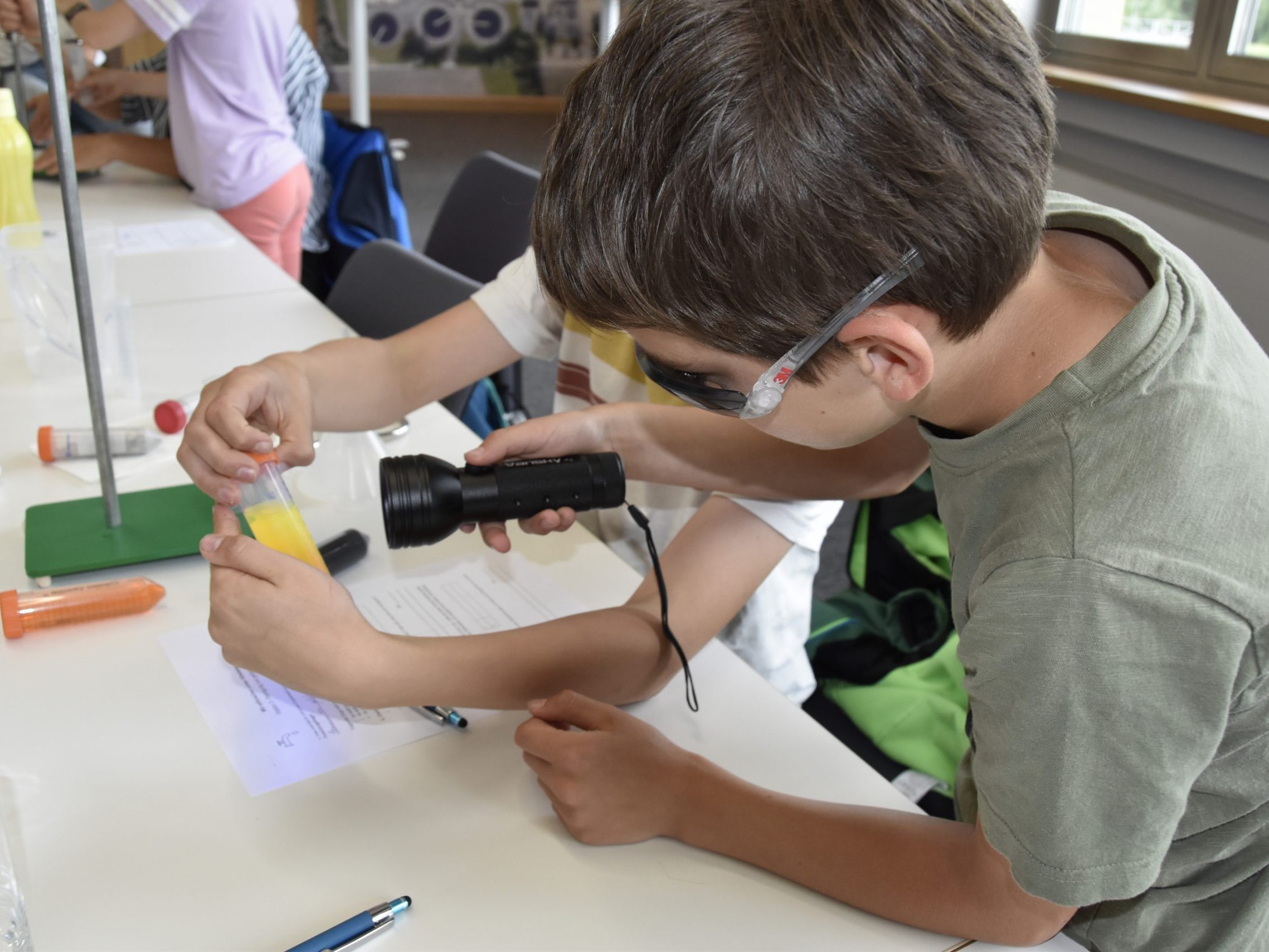 Wichtige Tipps und Infos gab es für die Kids beim MINT-Workshop in der Kläranlage Meiningen. Wichtige Tipps und Infos gab es für die Kids beim MINT-Workshop in der Kläranlage Meiningen.