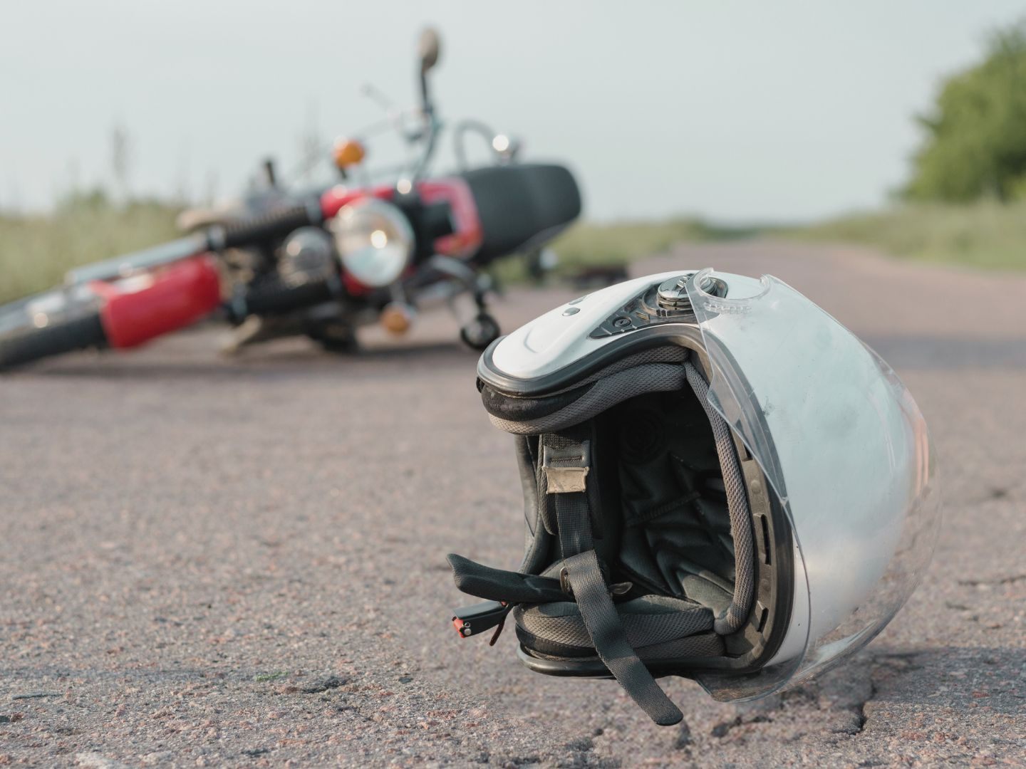 Kollision zwischen Motorradfahrer und Kleinbus fordert Leben Kollision zwischen Motorradfahrer und Kleinbus fordert Leben