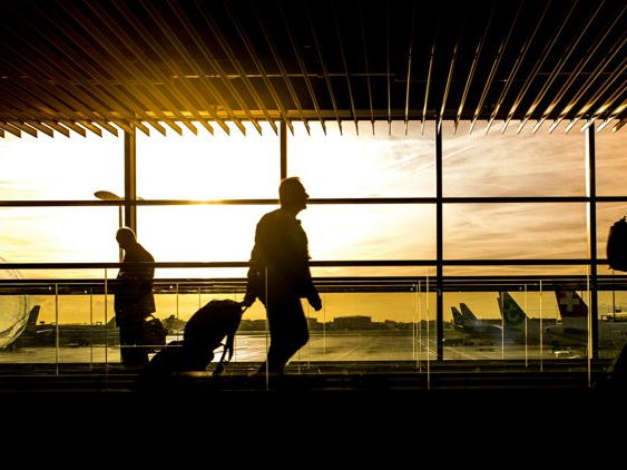 Wenn der Abflug auf der Kippe steht, ist guter Rat teuer. Die AK hat die wichtige Infos, auch im Fall der FTI-Pleite. Wenn der Abflug auf der Kippe steht, ist guter Rat teuer. Die AK hat die wichtige Infos, auch im Fall der FTI-Pleite.