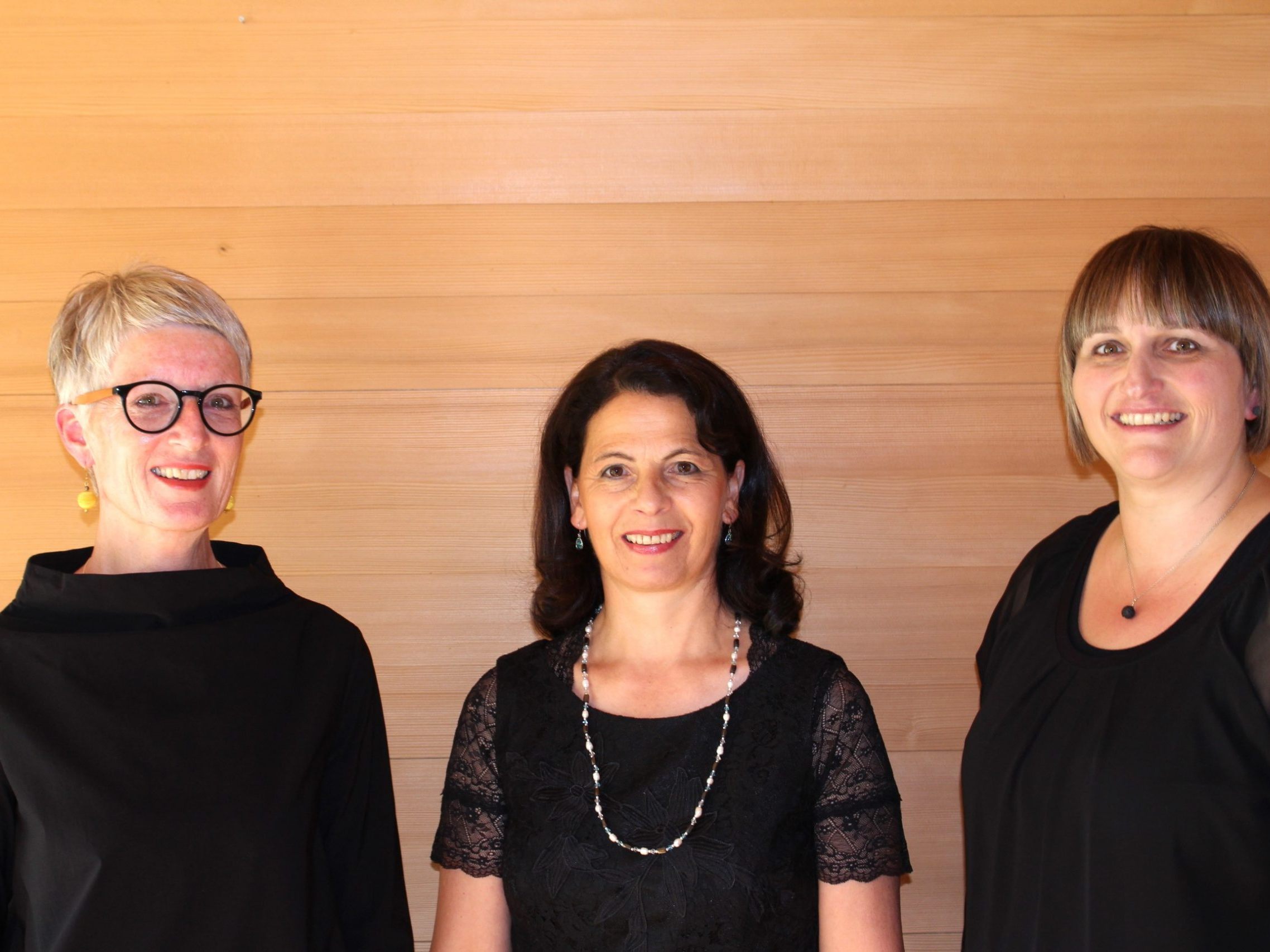 Das Vokalensemble „frauentonArt“ mit Doris dall‘Armi, Waltraud Eberle und Brigitte Nenning. Das Vokalensemble „frauentonArt“ mit Doris dall‘Armi, Waltraud Eberle und Brigitte Nenning.