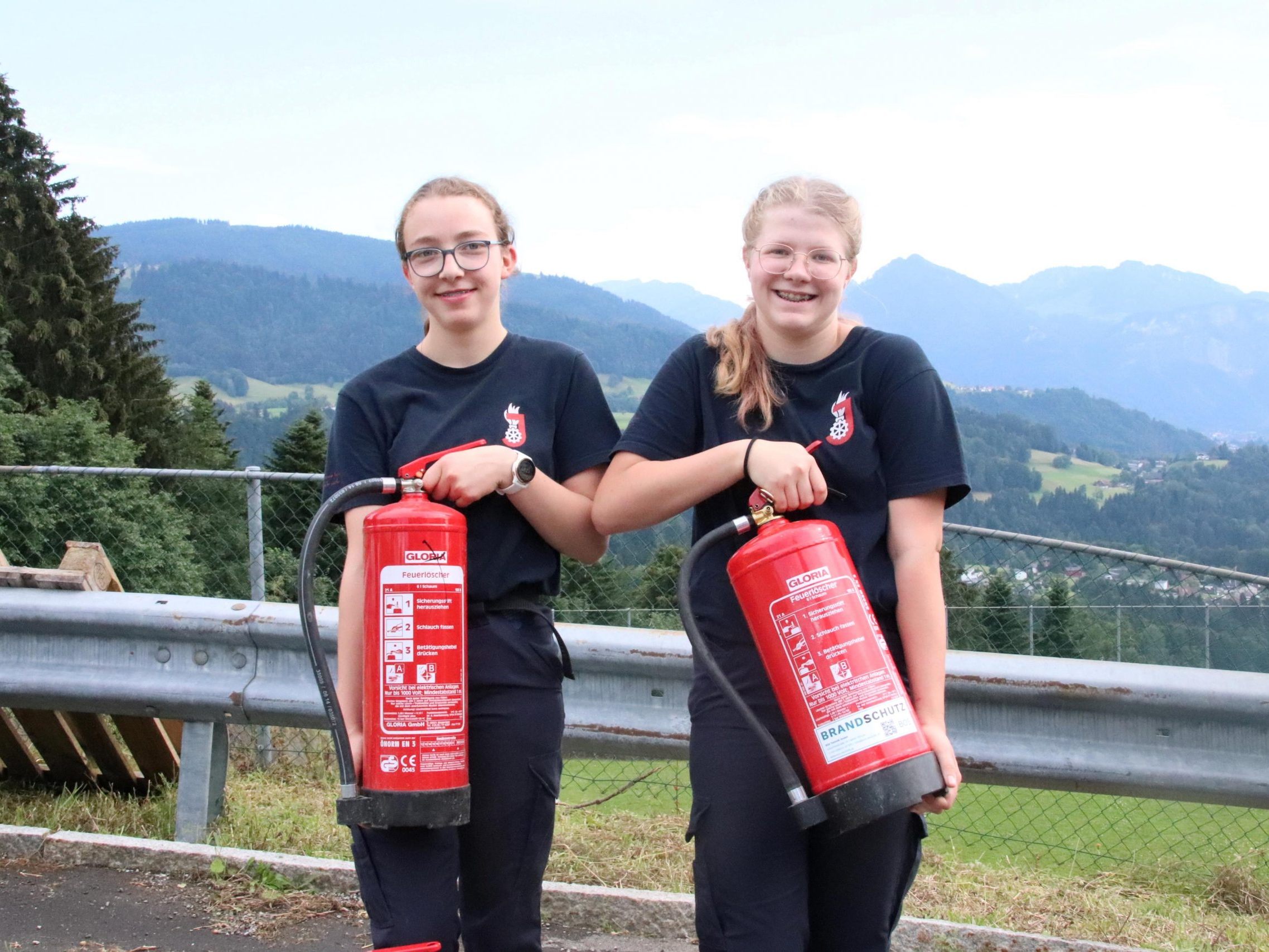 Theresa Flatz und Fabienne Flatz von der Bildsteiner Jugendfeuerwehr.