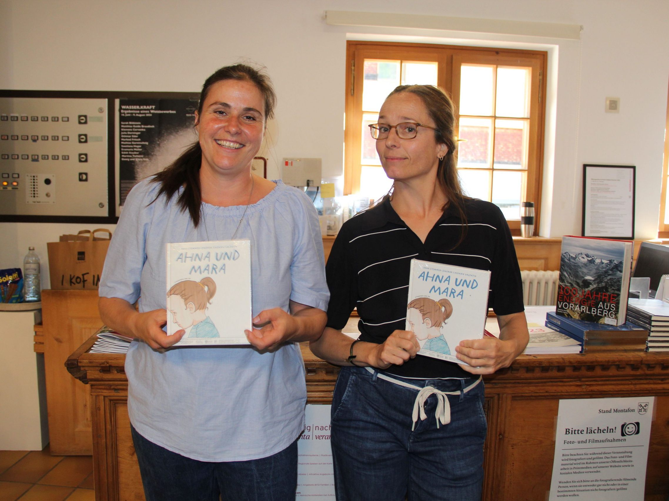 Die Autorin Monika Valentin und die Graphikerin Anna Stemmer-Dworak gestalteten das Buch, den Inhalt sowie die Graphiken dazu Die Autorin Monika Valentin und die Graphikerin Anna Stemmer-Dworak gestalteten das Buch, den Inhalt sowie die Graphiken dazu