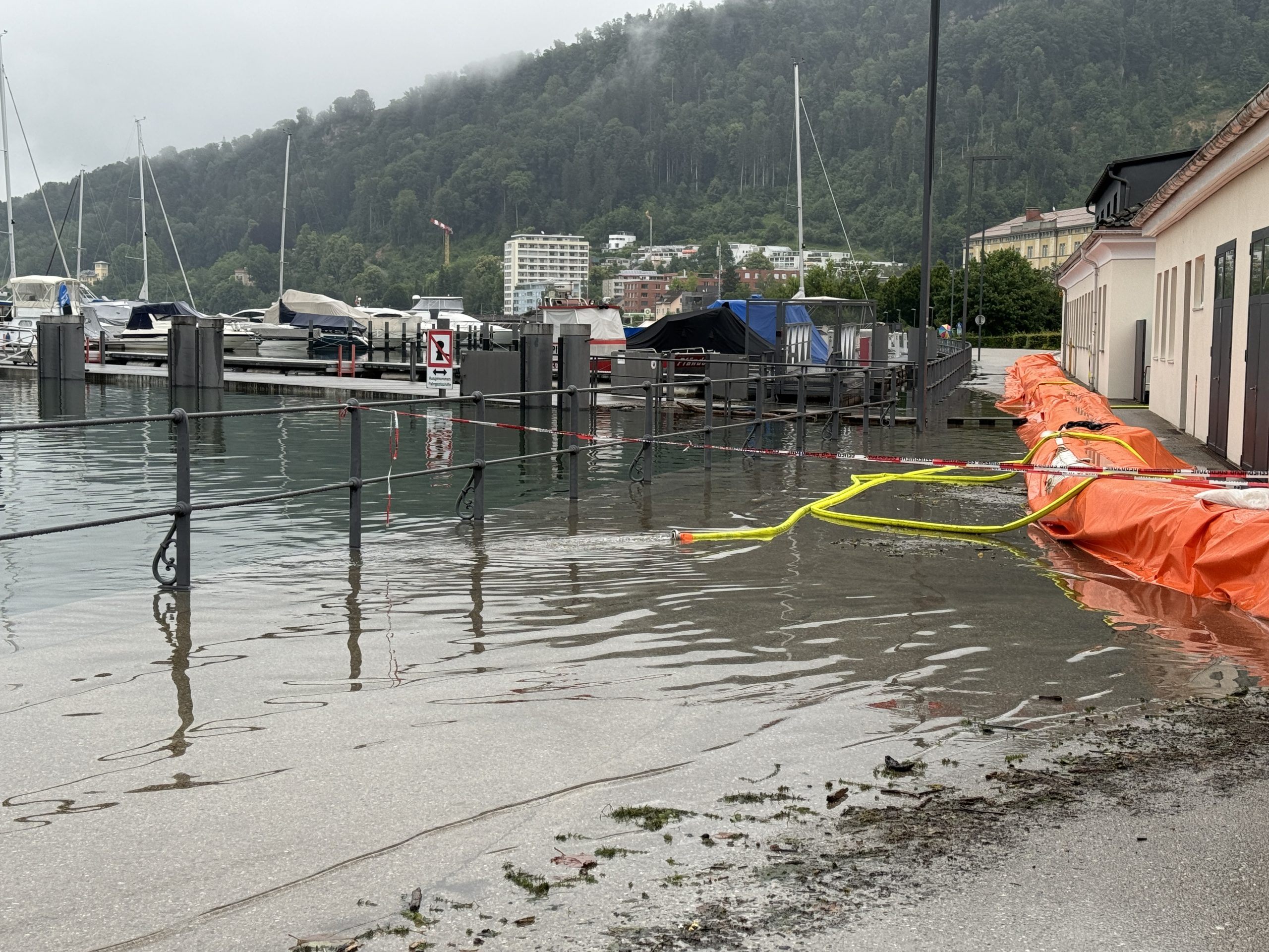 In Bregenz ist der Bodensee nun endgültig über das Ufer getreten.