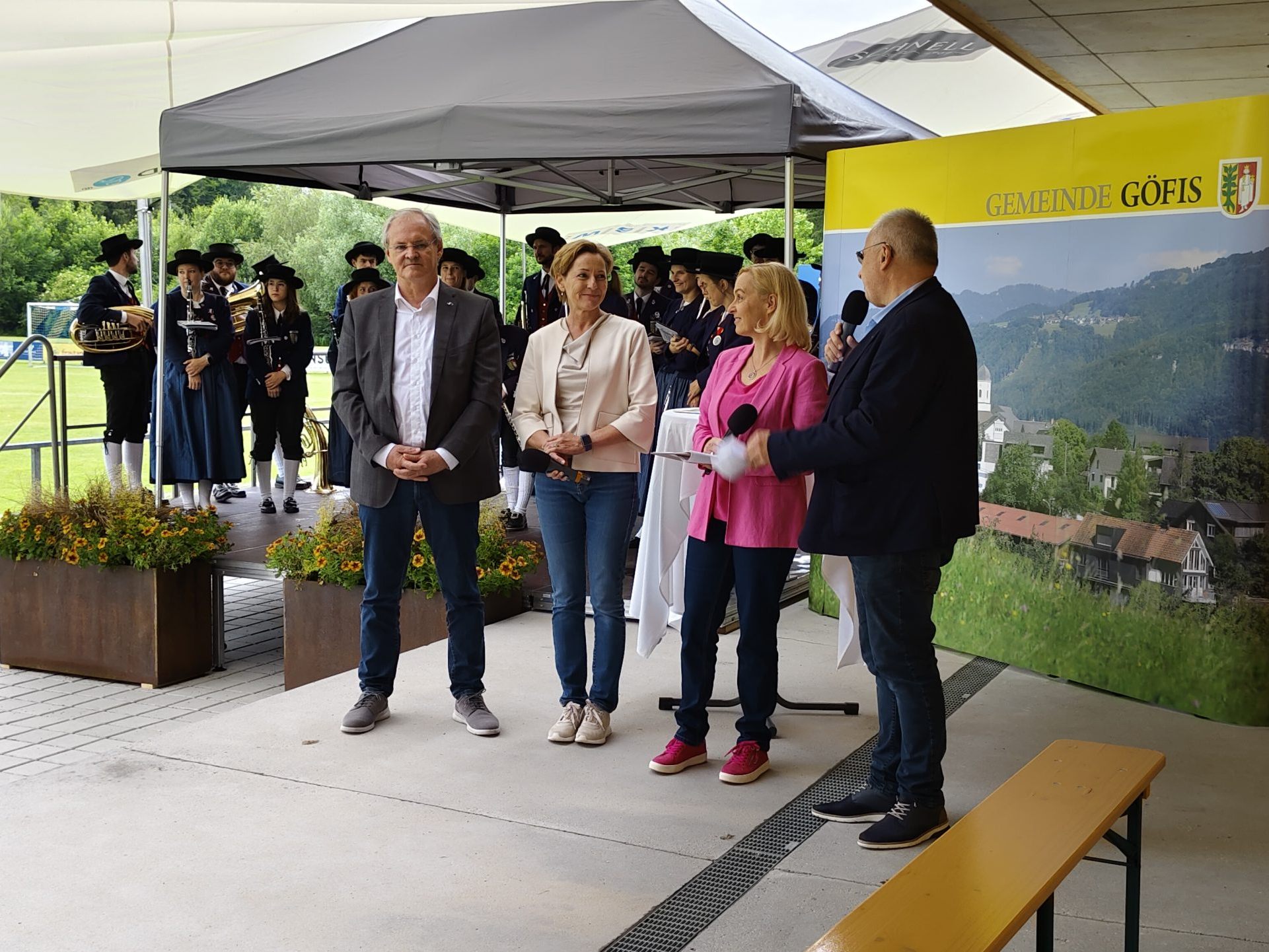 Offizielle Eröffnung mit Landtagspräsident Harald Sonderegger, Landesrätin Martina Rüscher, Moderatorin Heike Montiperle und dem Bürgermeister von Göfis, Thomas Lampert.