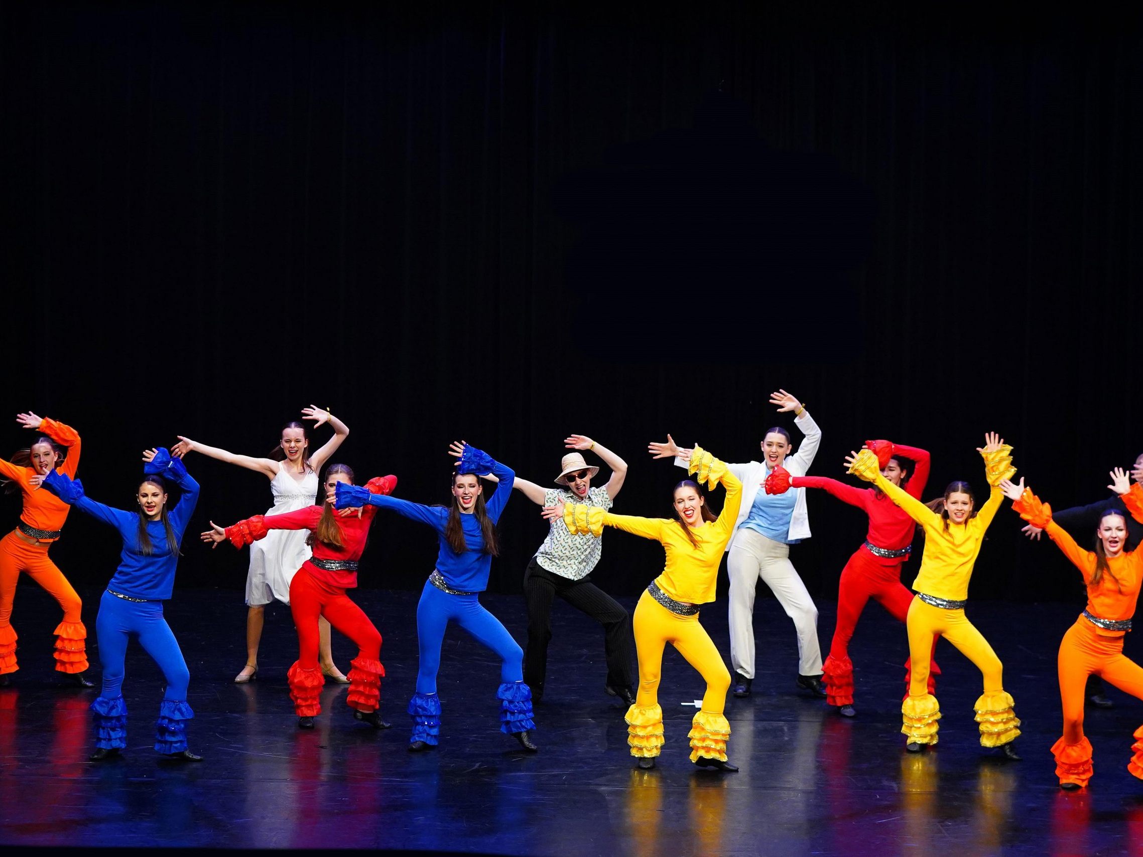 Mit "Mamma Mia" holte sich die Dance Art School aus Dornbirn den Weltmeistertitel bei den World Dance Masters. Mit "Mamma Mia" holte sich die Dance Art School aus Dornbirn den Weltmeistertitel bei den World Dance Masters.