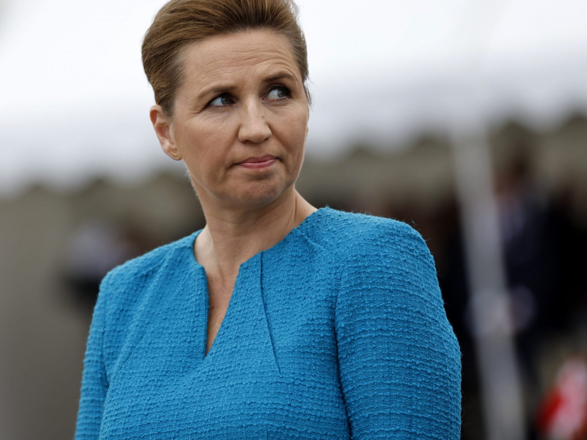 Der Mann, der Mette Frederiksen angegriffen hat, wurde festgenommen. Der Mann, der Mette Frederiksen angegriffen hat, wurde festgenommen.