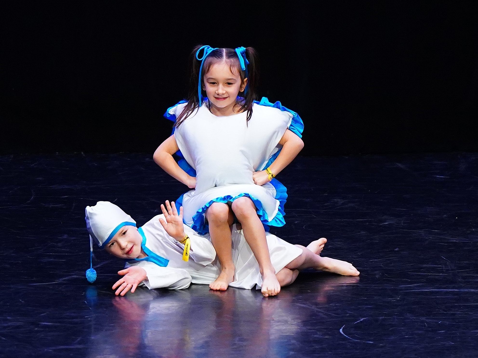 Am 29. Juni nehmen die Tänzerinnen und Tänzer der Dance Art School bei "Es war einmal....." das Publikum mit auf eine faszinierende Tanzreise. Am 29. Juni nehmen die Tänzerinnen und Tänzer der Dance Art School bei "Es war einmal....." das Publikum mit auf eine faszinierende Tanzreise.