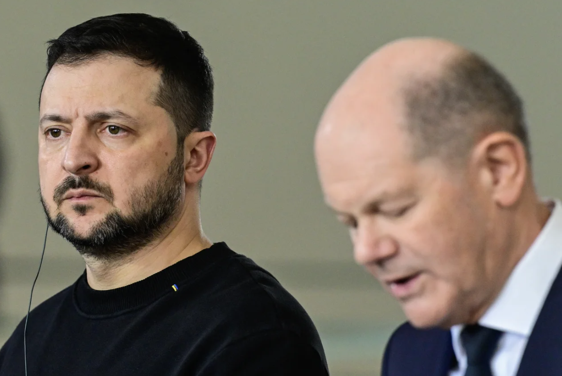 Der ukrainische Präsident Wolodymyr Selenskyj wird heute zu einer internationalen Wiederaufbaukonferenz für sein Land in Berlin erwartet Der ukrainische Präsident Wolodymyr Selenskyj wird heute zu einer internationalen Wiederaufbaukonferenz für sein Land in Berlin erwartet