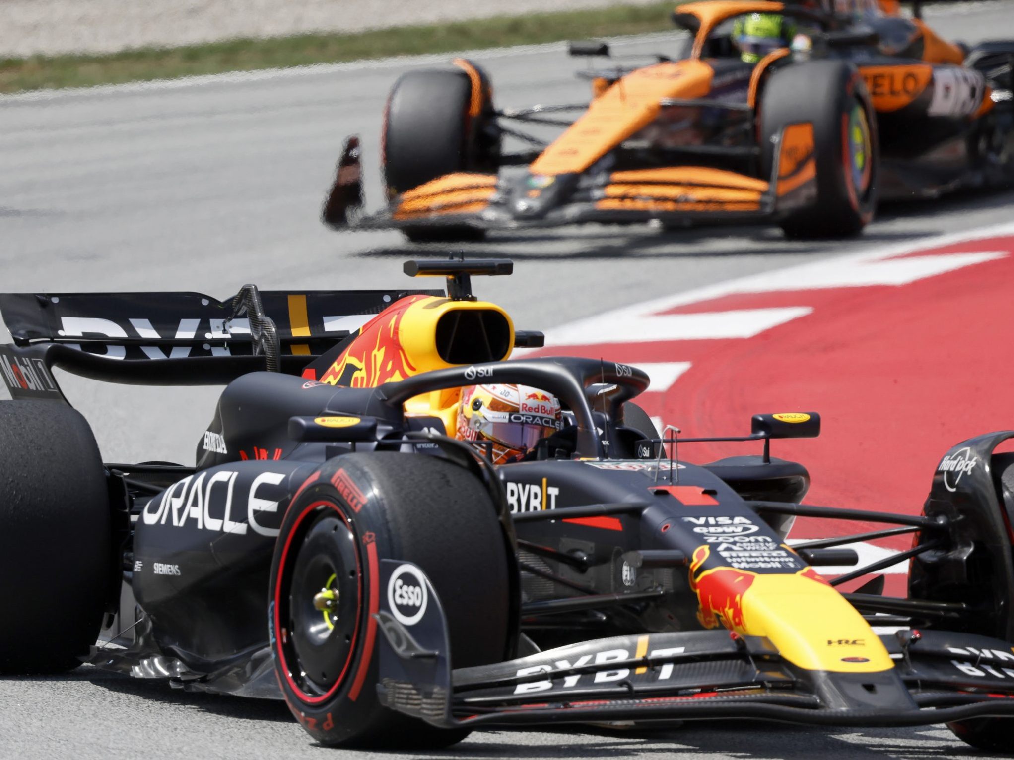 Max Verstappen siegt auch in Barcelona. Max Verstappen siegt auch in Barcelona.