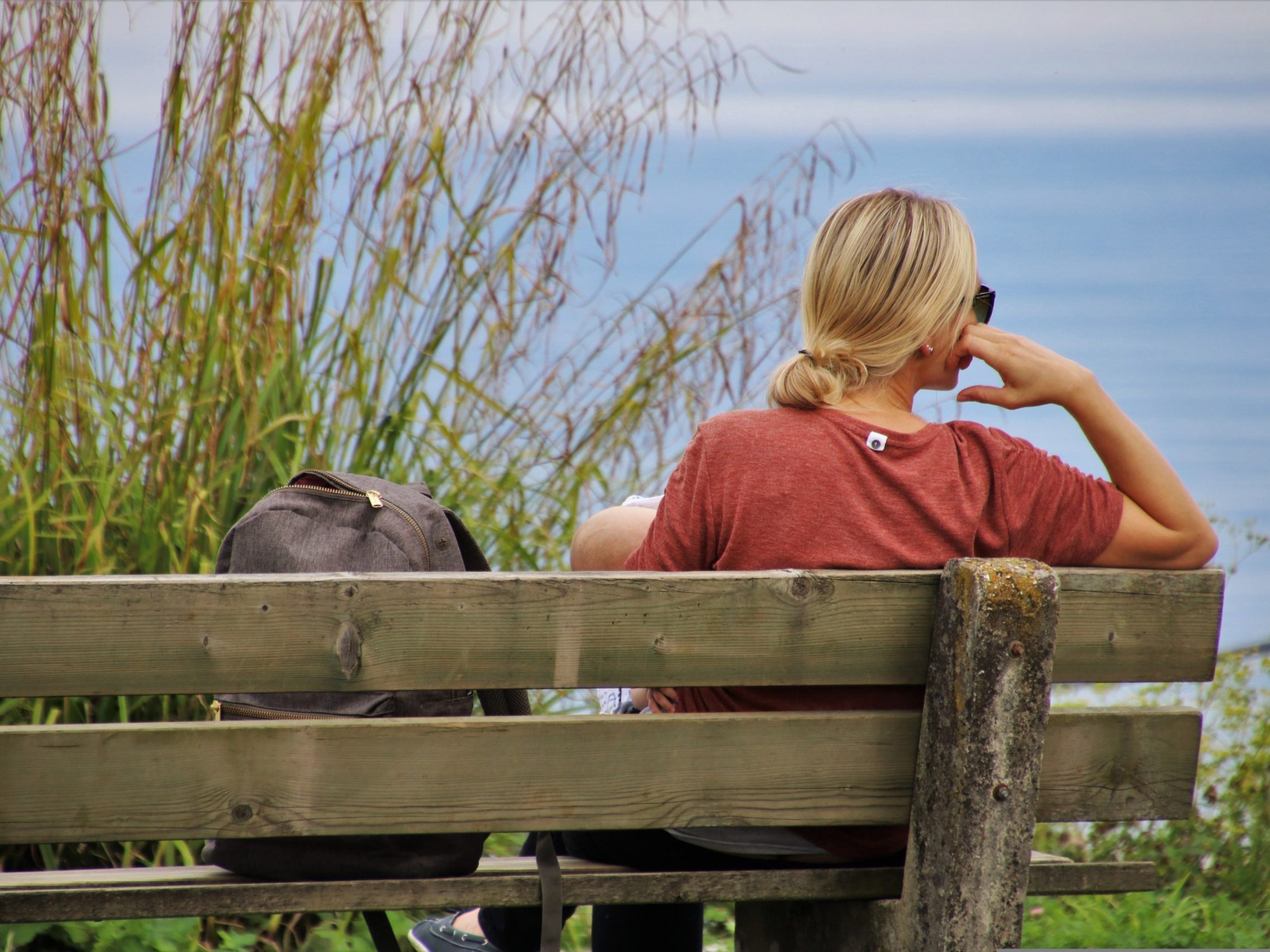 Depressionen und Traurigkeit nach der Geburt sind häufig, bleiben aber oft unerkannt.