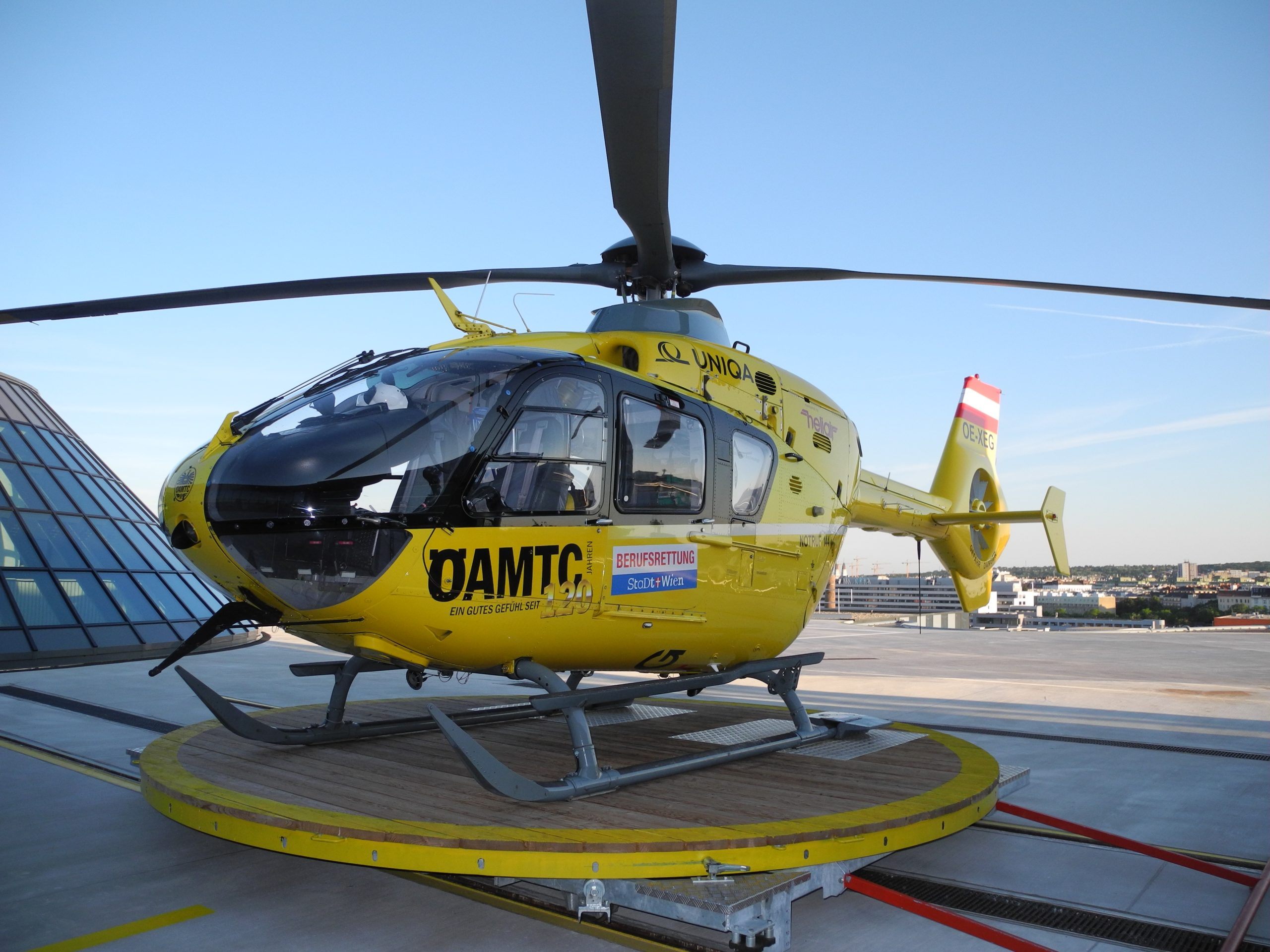 Die Schwerverletzte wurde mit dem Rettungshubschrauber in ein Krankenhaus gebracht.