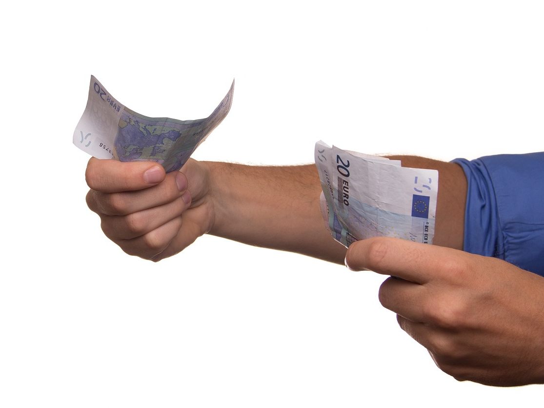 Mehr als ein Drittel der ArbeitnehmerInnen hat noch nie nach mehr Gehalt gefragt. Mehr als ein Drittel der ArbeitnehmerInnen hat noch nie nach mehr Gehalt gefragt.