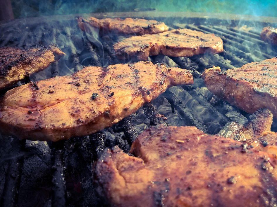 Klimaschonende Alternativen sind bei Grillfleisch Mangelware. Klimaschonende Alternativen sind bei Grillfleisch Mangelware.