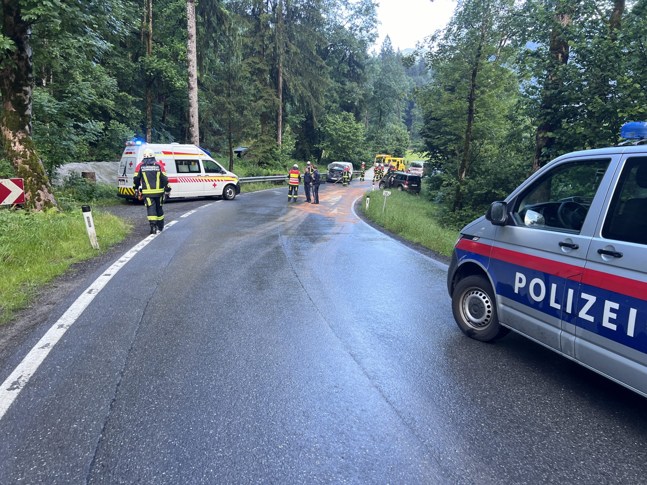Vollsperre nach Unfall auf L200