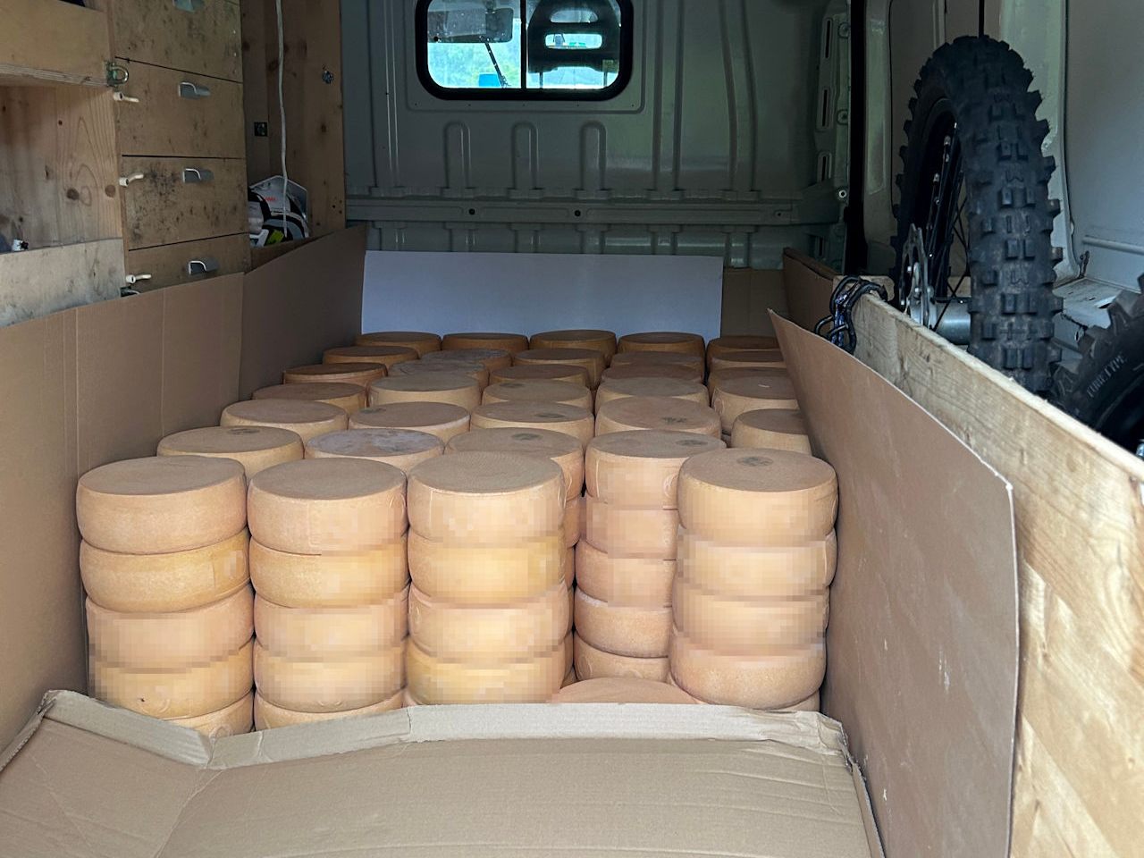 900 Kilo Käse waren nicht versteuert. 900 Kilo Käse waren nicht versteuert.