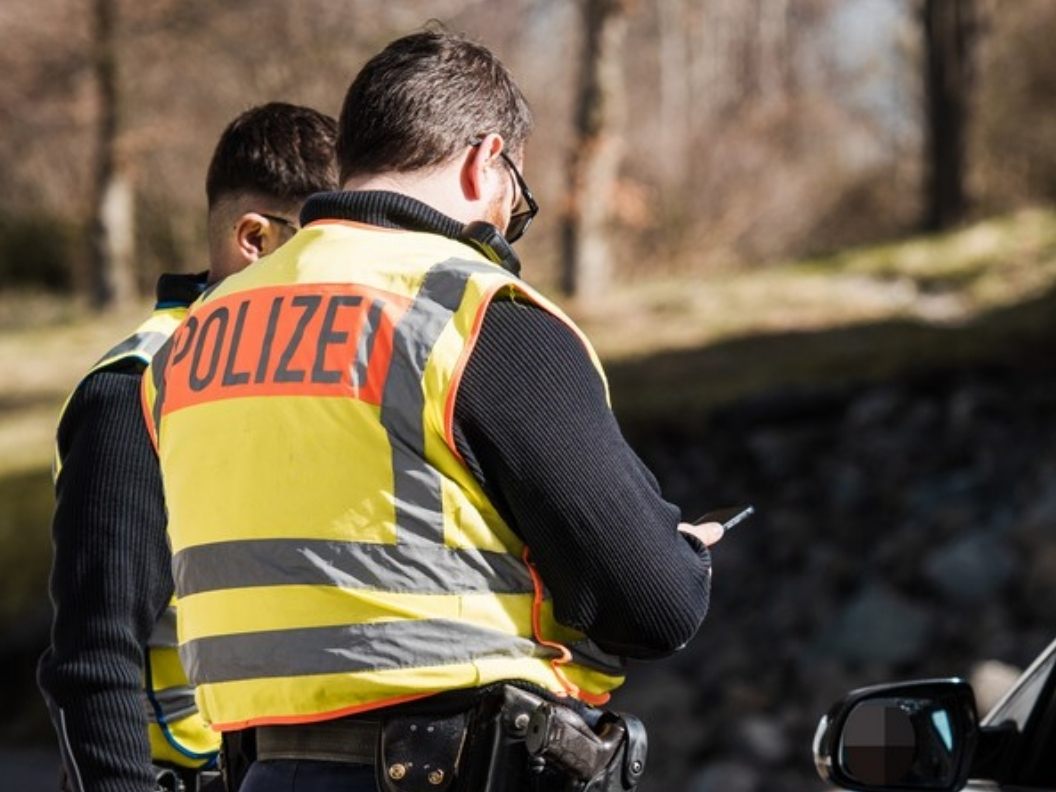 Bundespolizei greift elf Migranten bei der unerlaubten Einreise auf. Bundespolizei greift elf Migranten bei der unerlaubten Einreise auf.