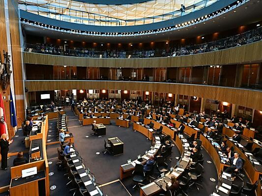 Die Sitzungen fanden wieder im historischen Gebäude am Ring statt. Die Sitzungen fanden wieder im historischen Gebäude am Ring statt.