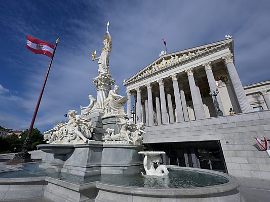 Das Parlamentsgebäude auf der Wiener Ringstrasse Das Parlamentsgebäude auf der Wiener Ringstrasse